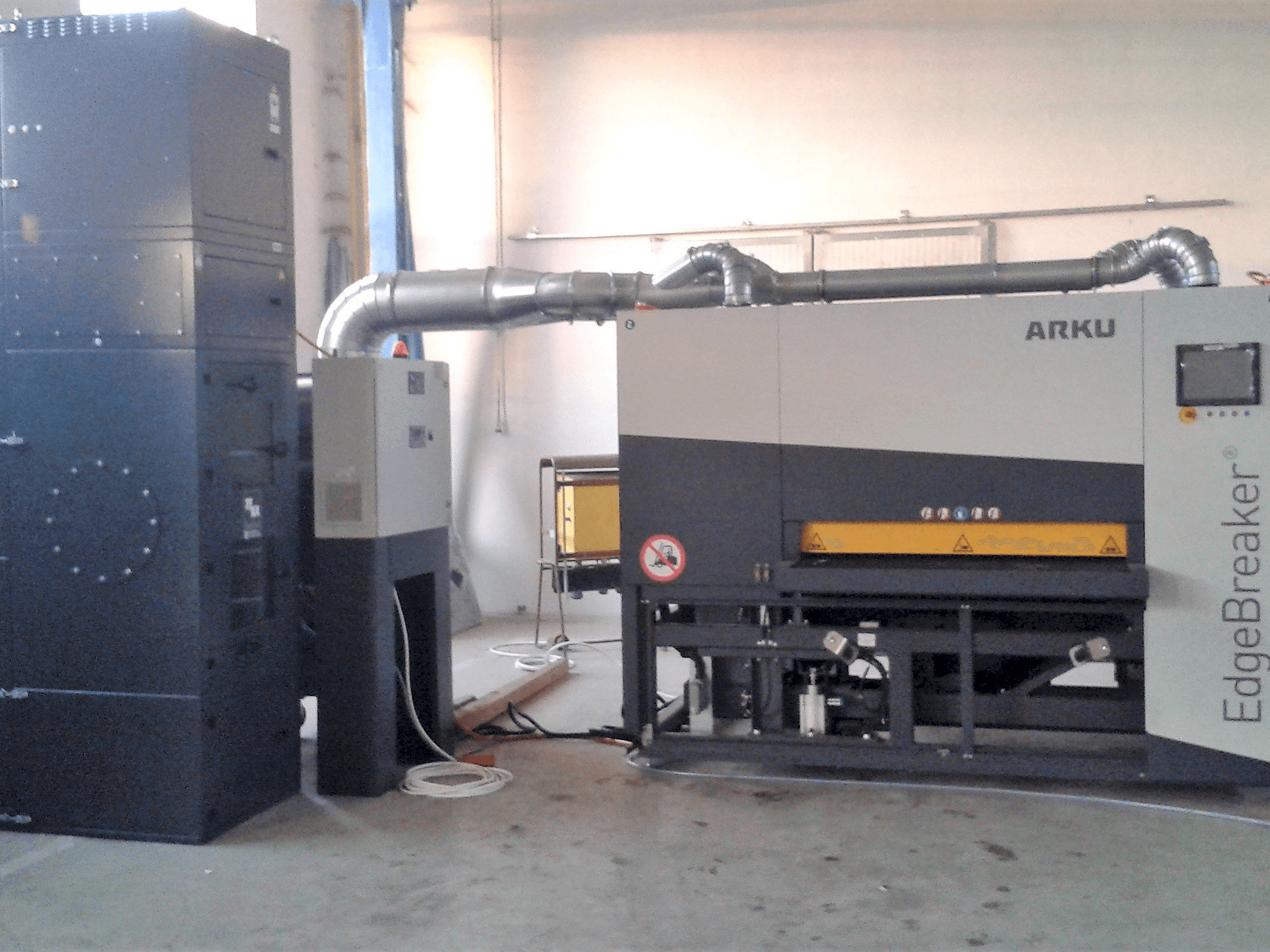 Prikaz stroja ARKU EdgeBreaker 4000 sprijeda