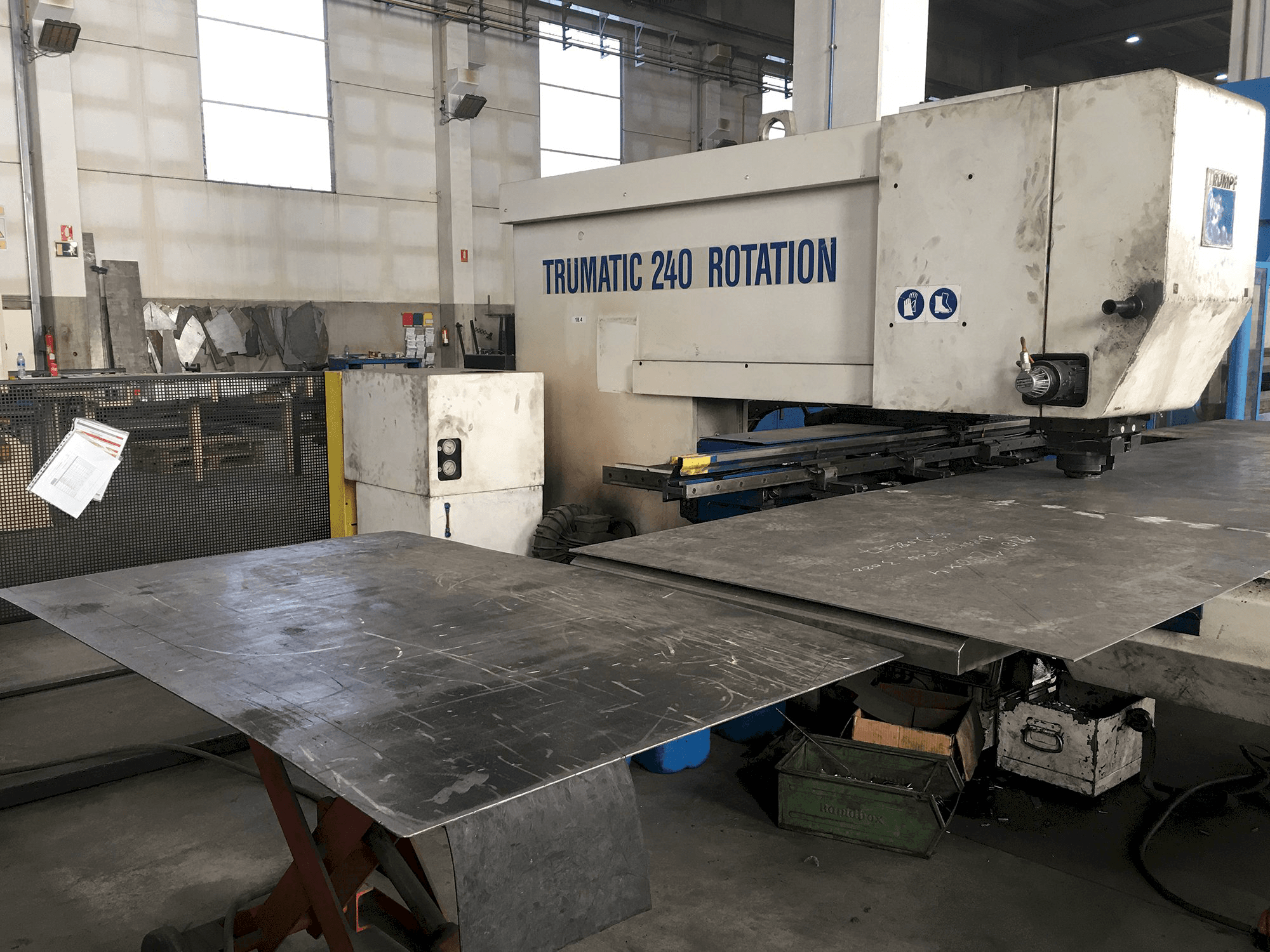 Prikaz stroja Trumpf Trumatic 240 slijeva