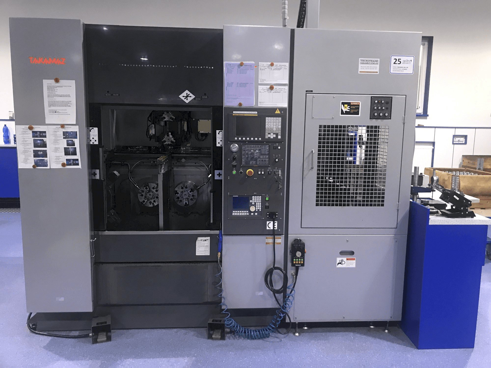 Prikaz stroja Takamaz XW-130 sprijeda