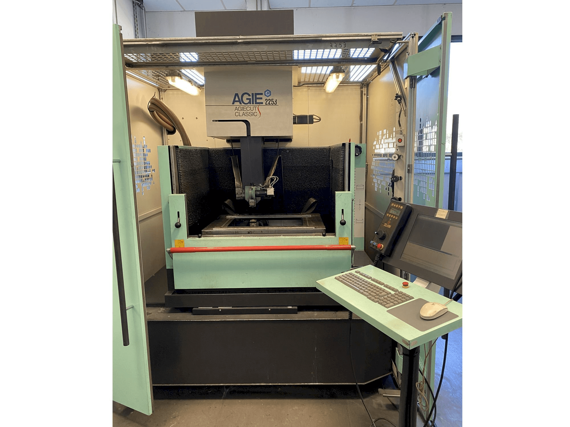 Prikaz stroja AGIE Agiecut Classic 3s sprijeda