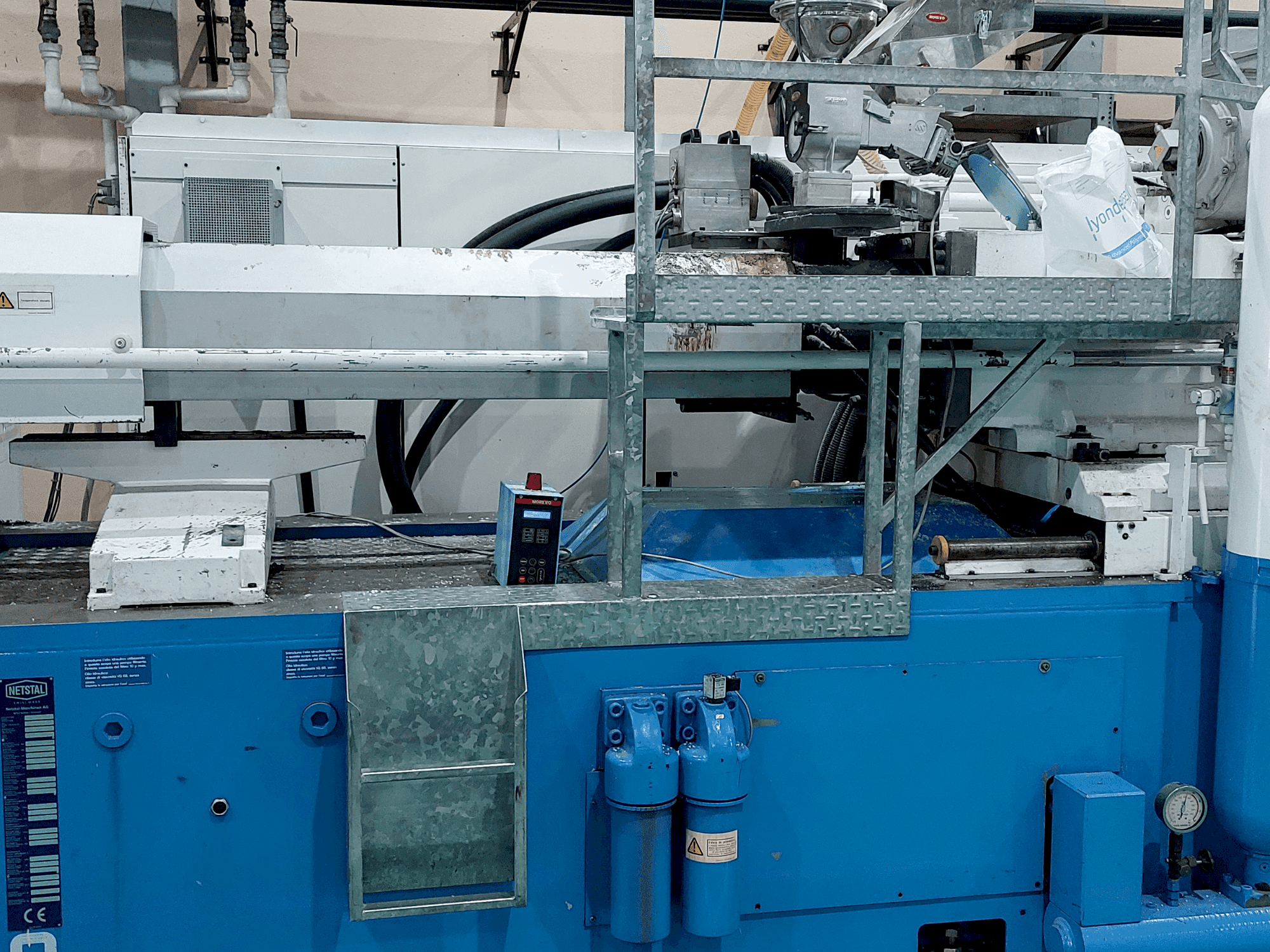 Prikaz stroja Netstal S 6000-5500E sprijeda