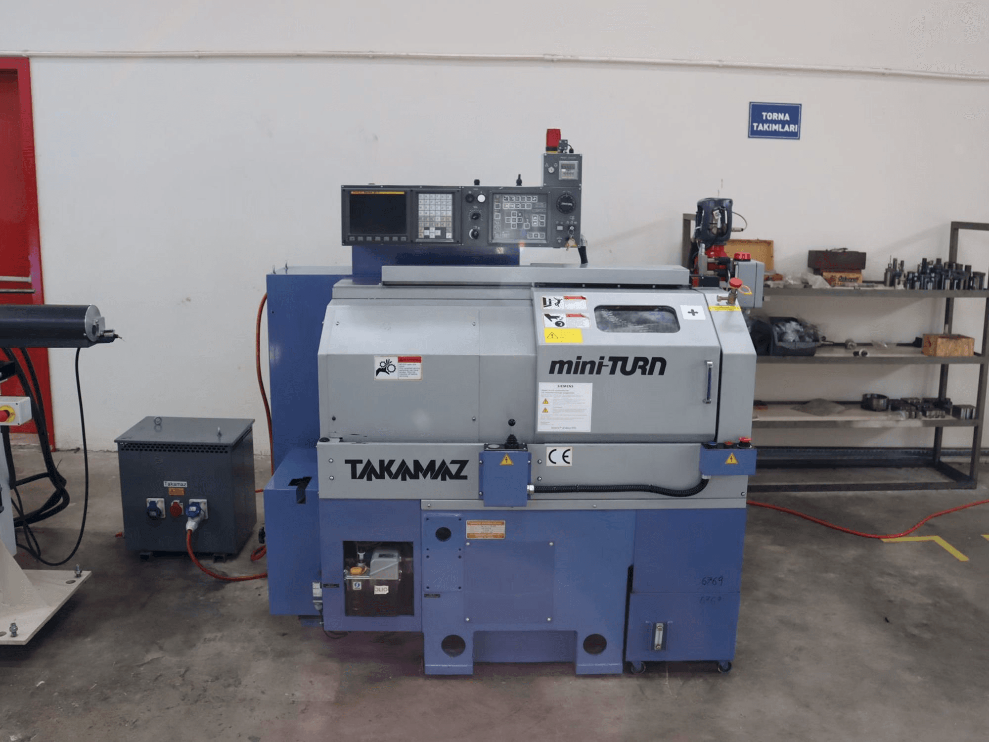 Prikaz stroja Takamaz mini-TURN sprijeda