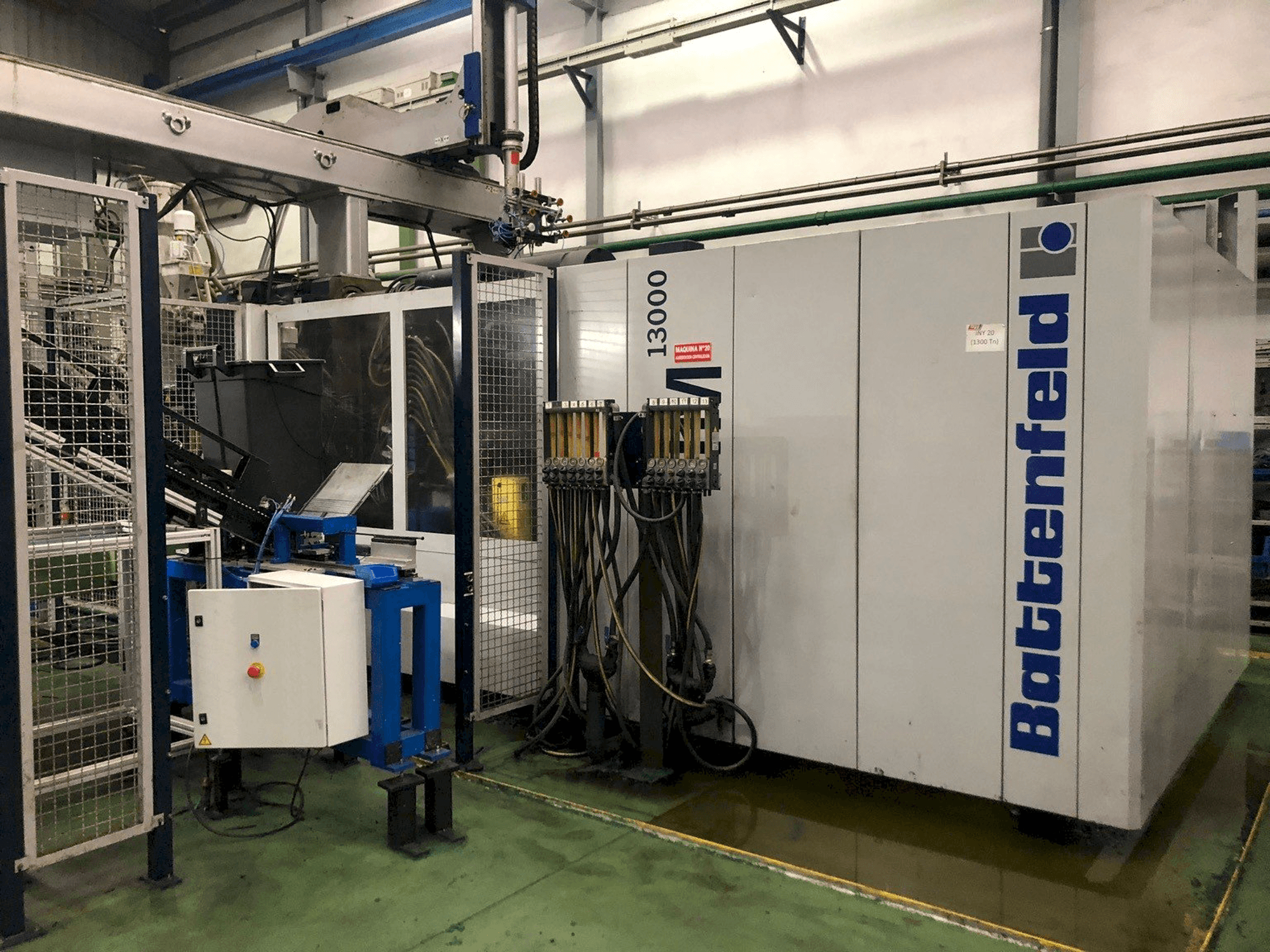 Prikaz stroja Battenfeld HM 13000 sprijeda