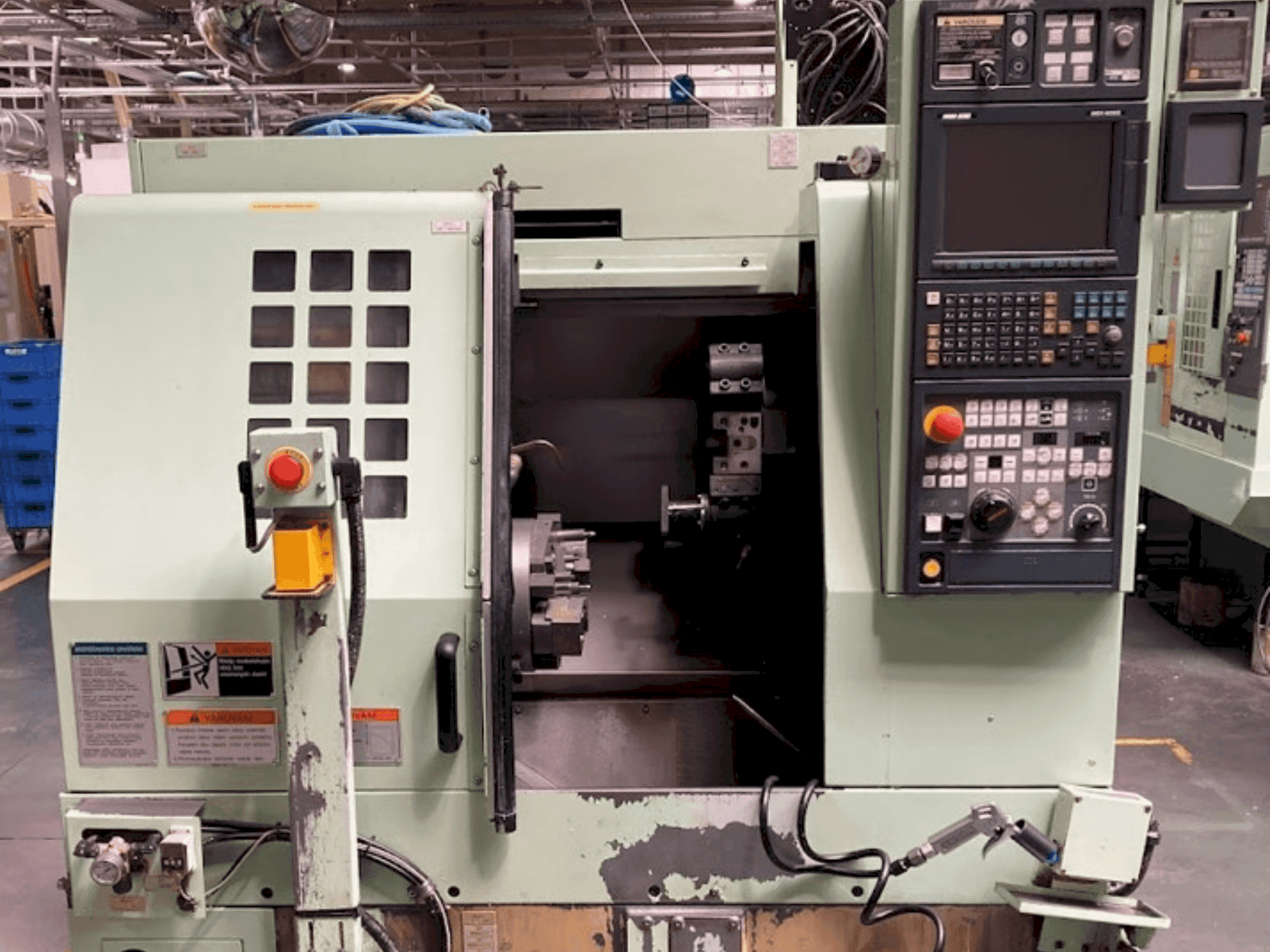 Prikaz stroja MORI SEIKI CL2000B sprijeda