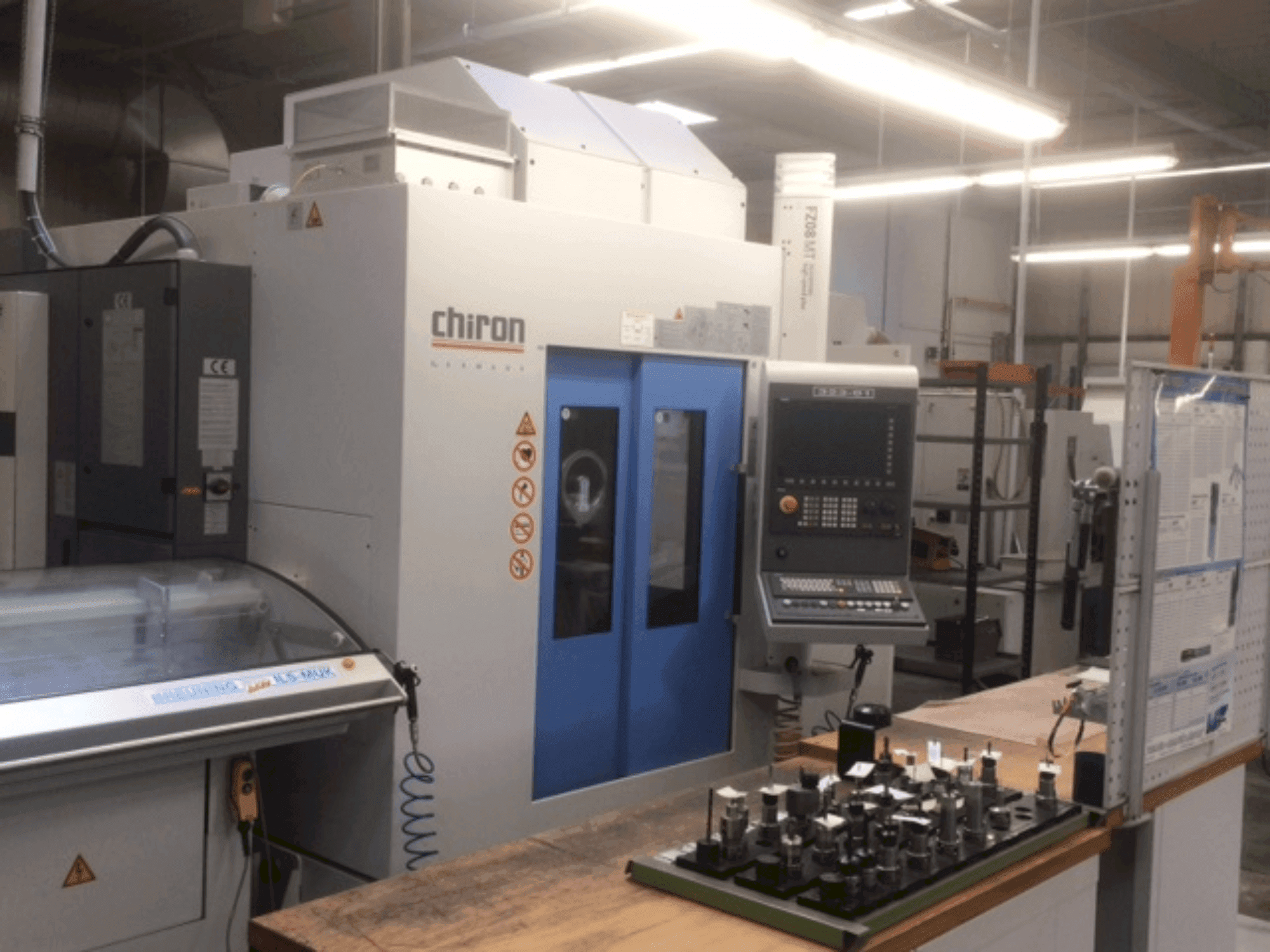 Prikaz stroja CHIRON FZ08 MT (2011) sprijeda