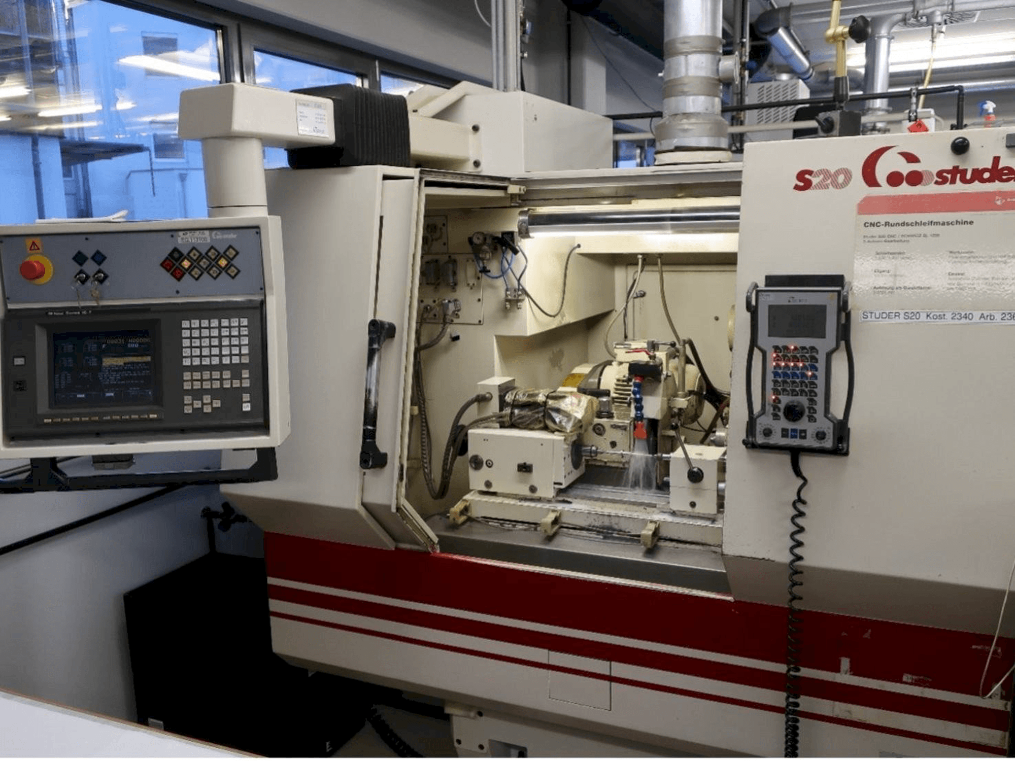 Prikaz stroja STUDER S20-CNC sprijeda