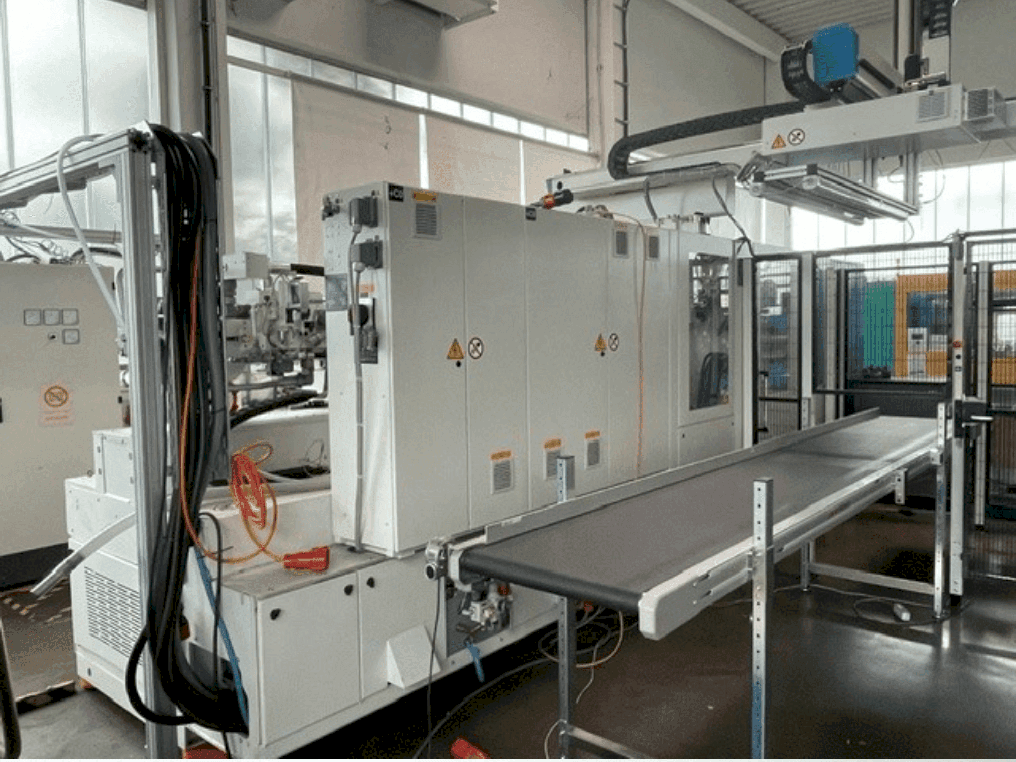 Prikaz stroja Krauss Maffei 300-1400 CX MC6 sprijeda