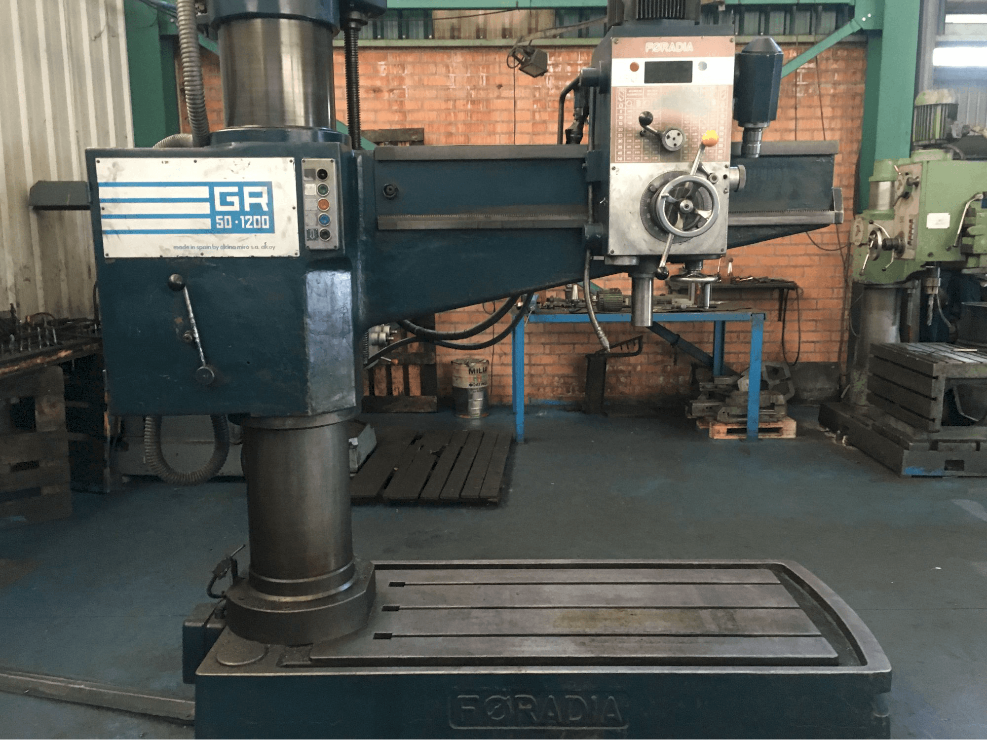 Prikaz desne strane stroja FORADIA GR 50/1200