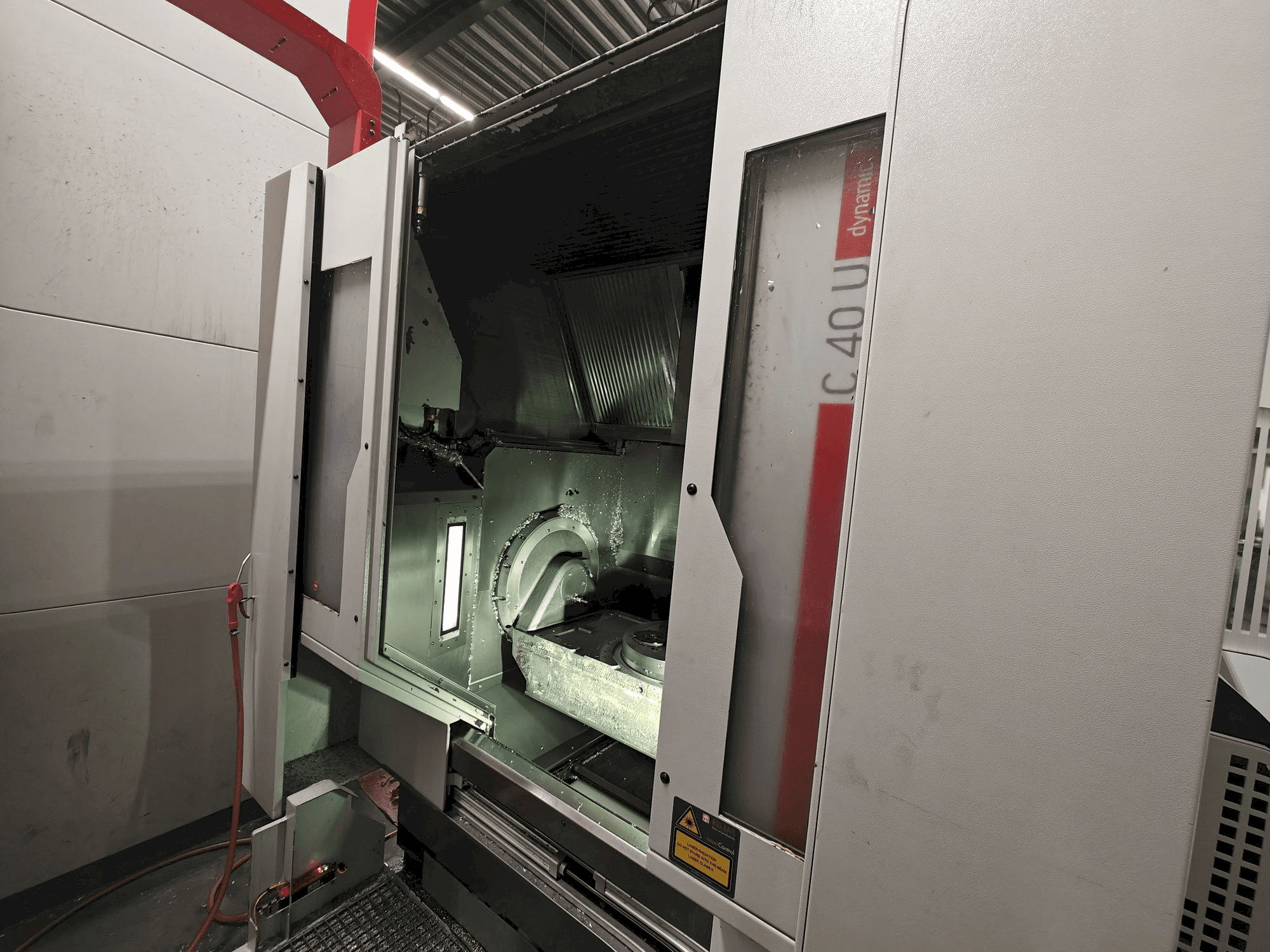 Prikaz stroja HERMLE C 40 U sprijeda