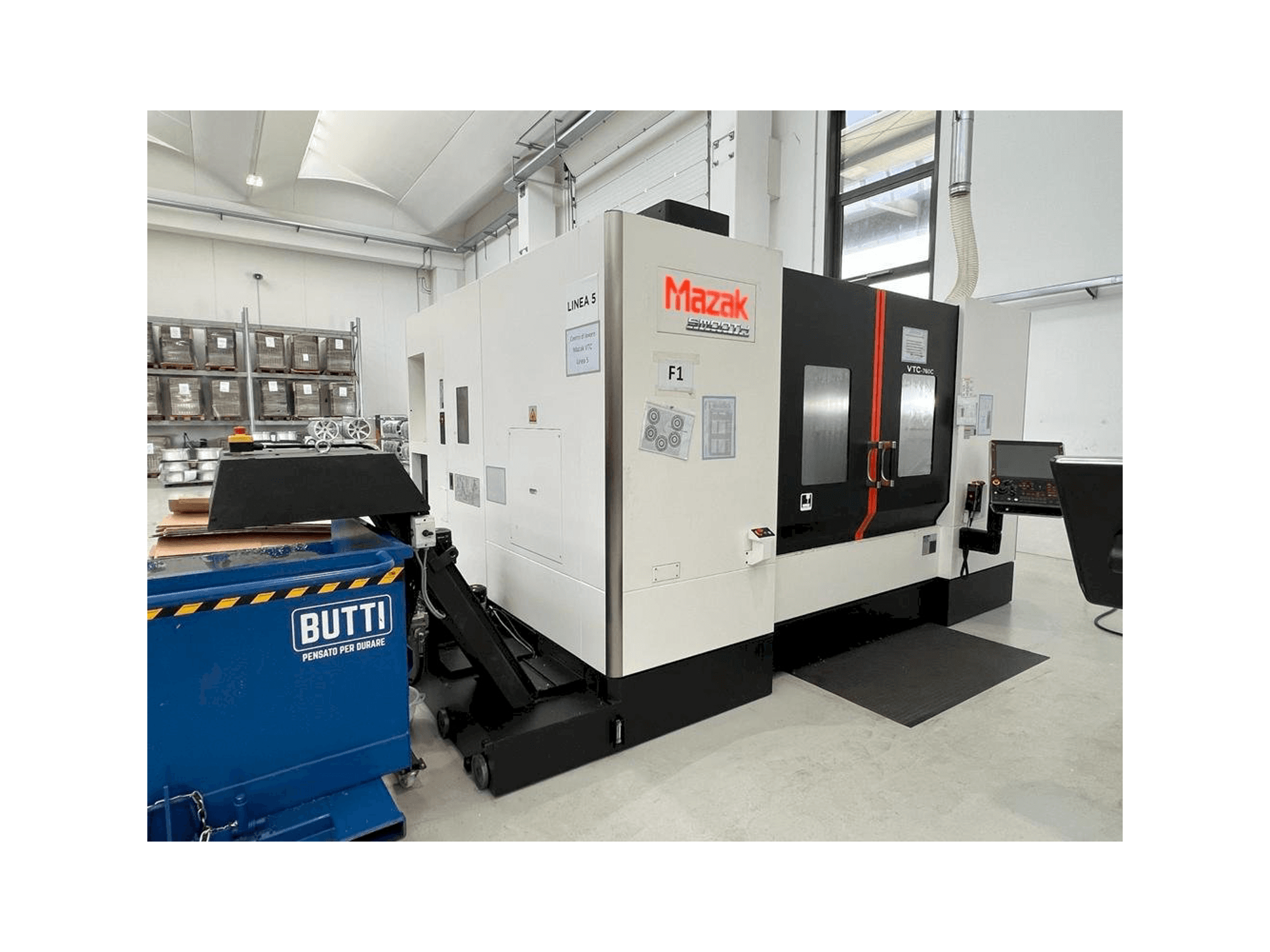 Prikaz stroja Mazak VTC 760 sprijeda