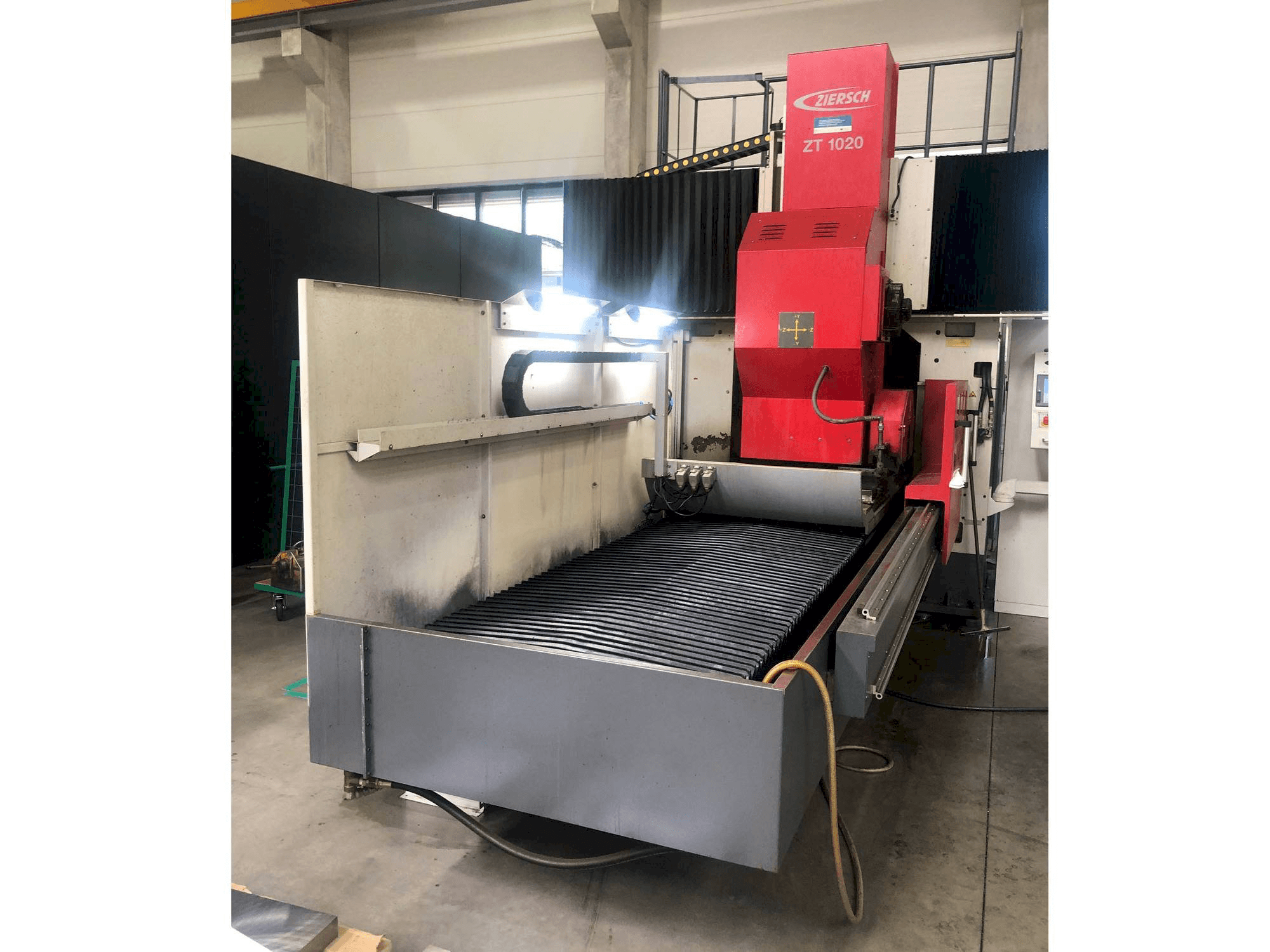 Prikaz stroja Ziersch ZT 1020 sprijeda