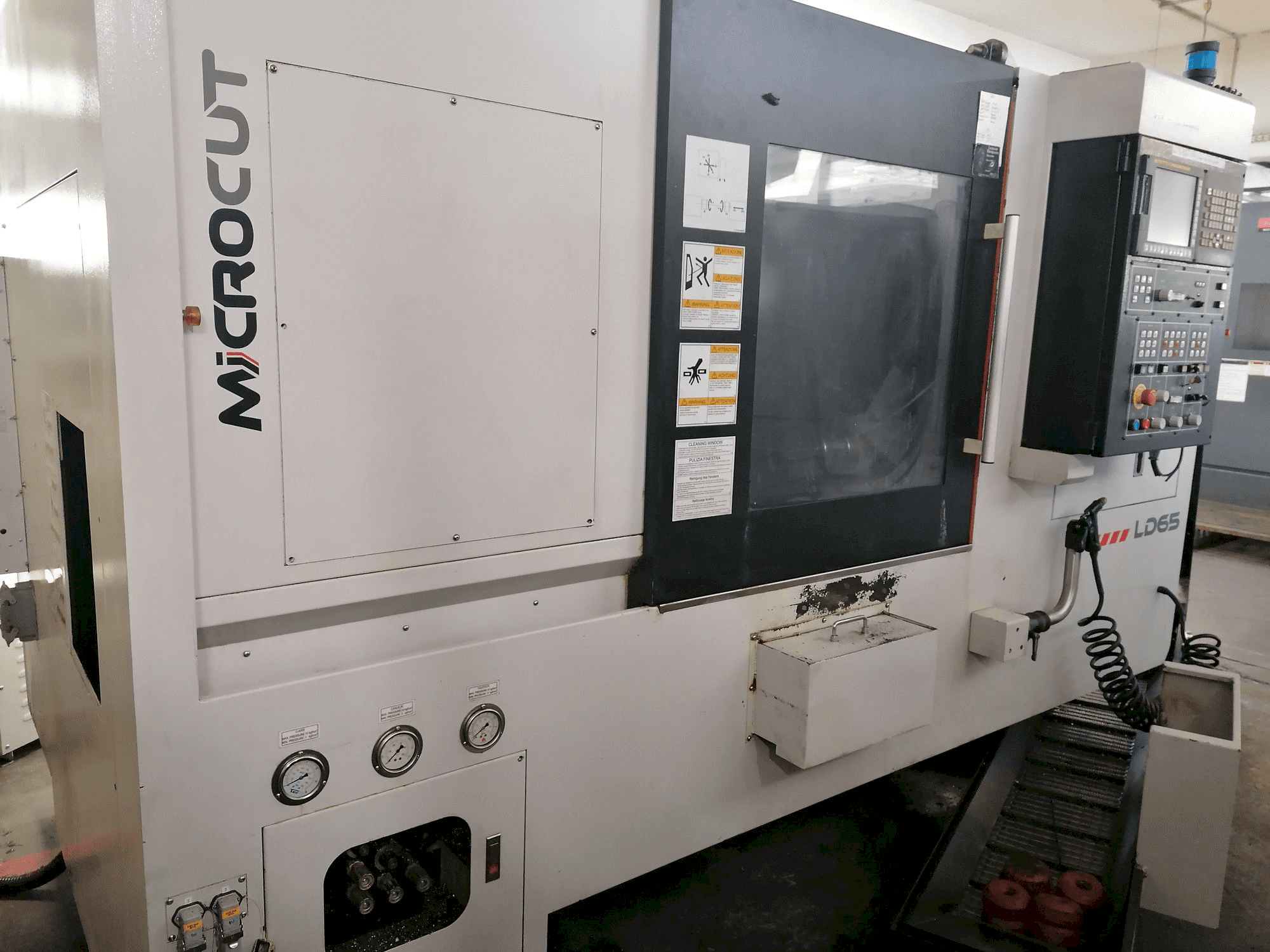 Prikaz stroja MICROCUT LD-65 sprijeda