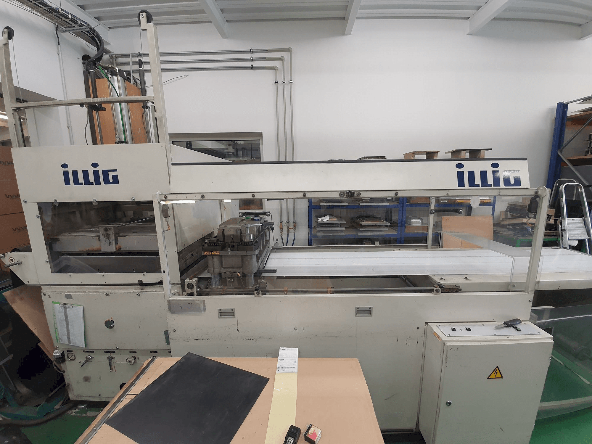Prikaz stroja ILLIG SB 74E-9 sprijeda