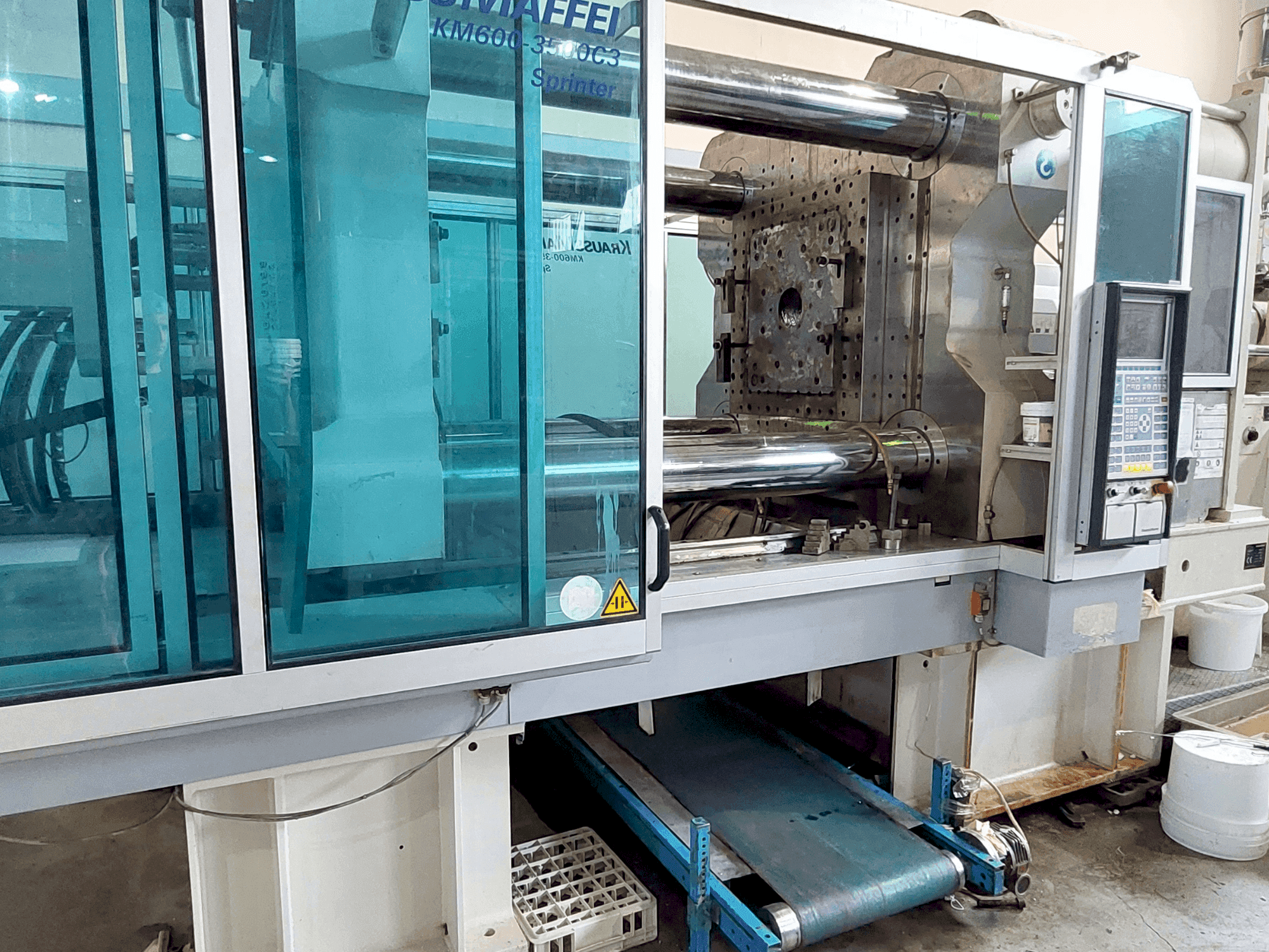 Prikaz stroja Krauss Maffei 600 - 3500 C3 sprijeda