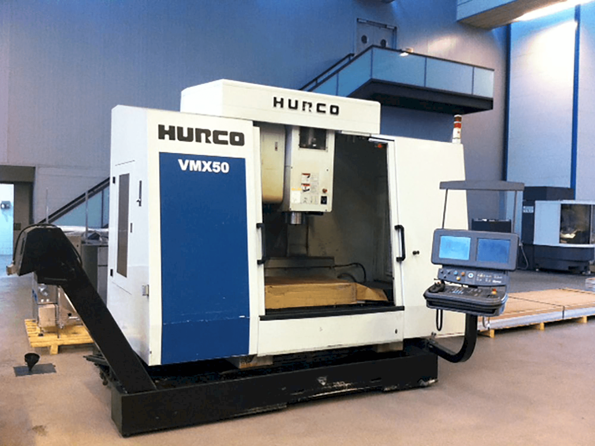 Prikaz stroja Hurco VMX 50/40T sprijeda