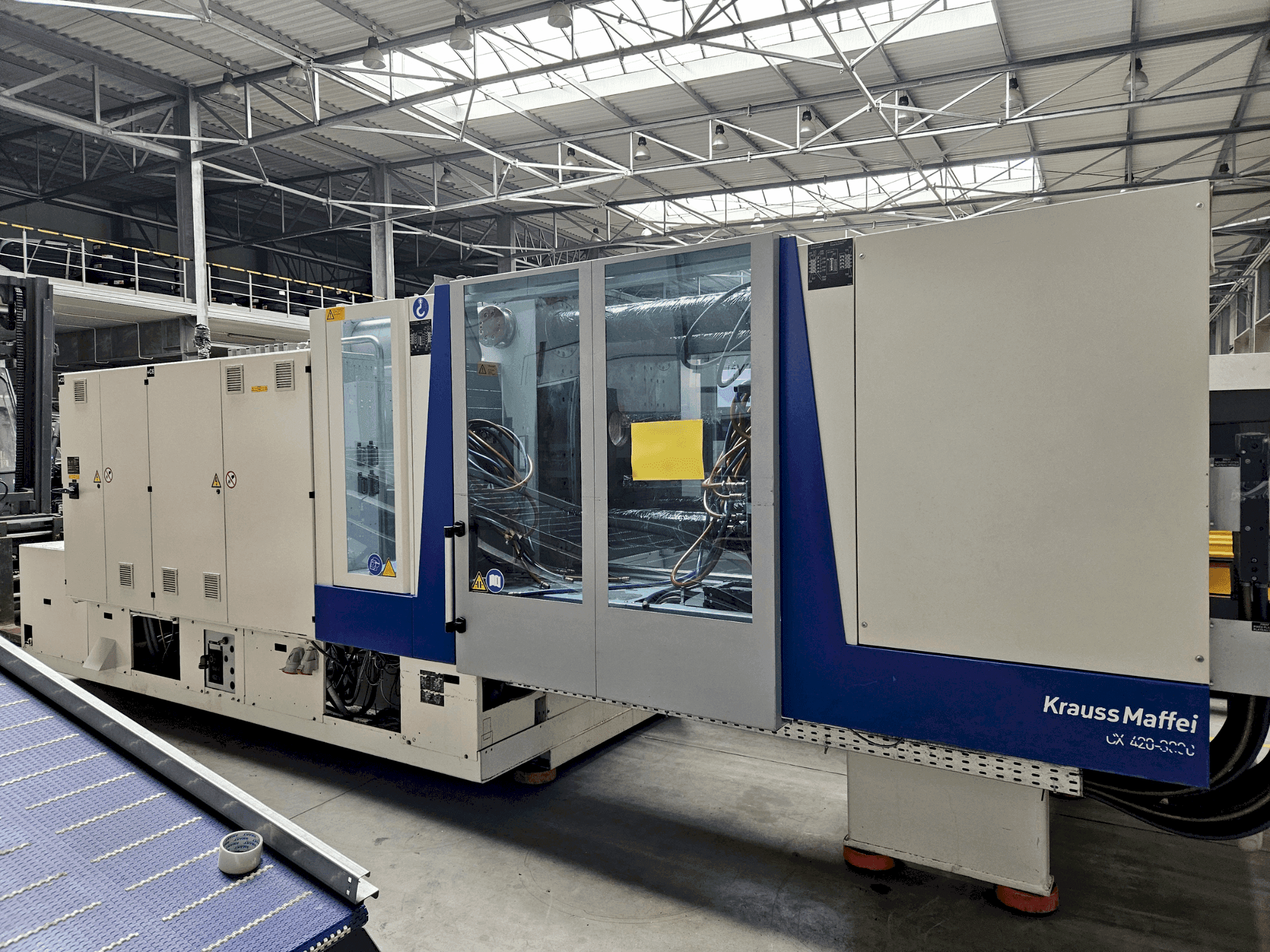 Prikaz stroja Krauss Maffei 420-3000 CX sprijeda