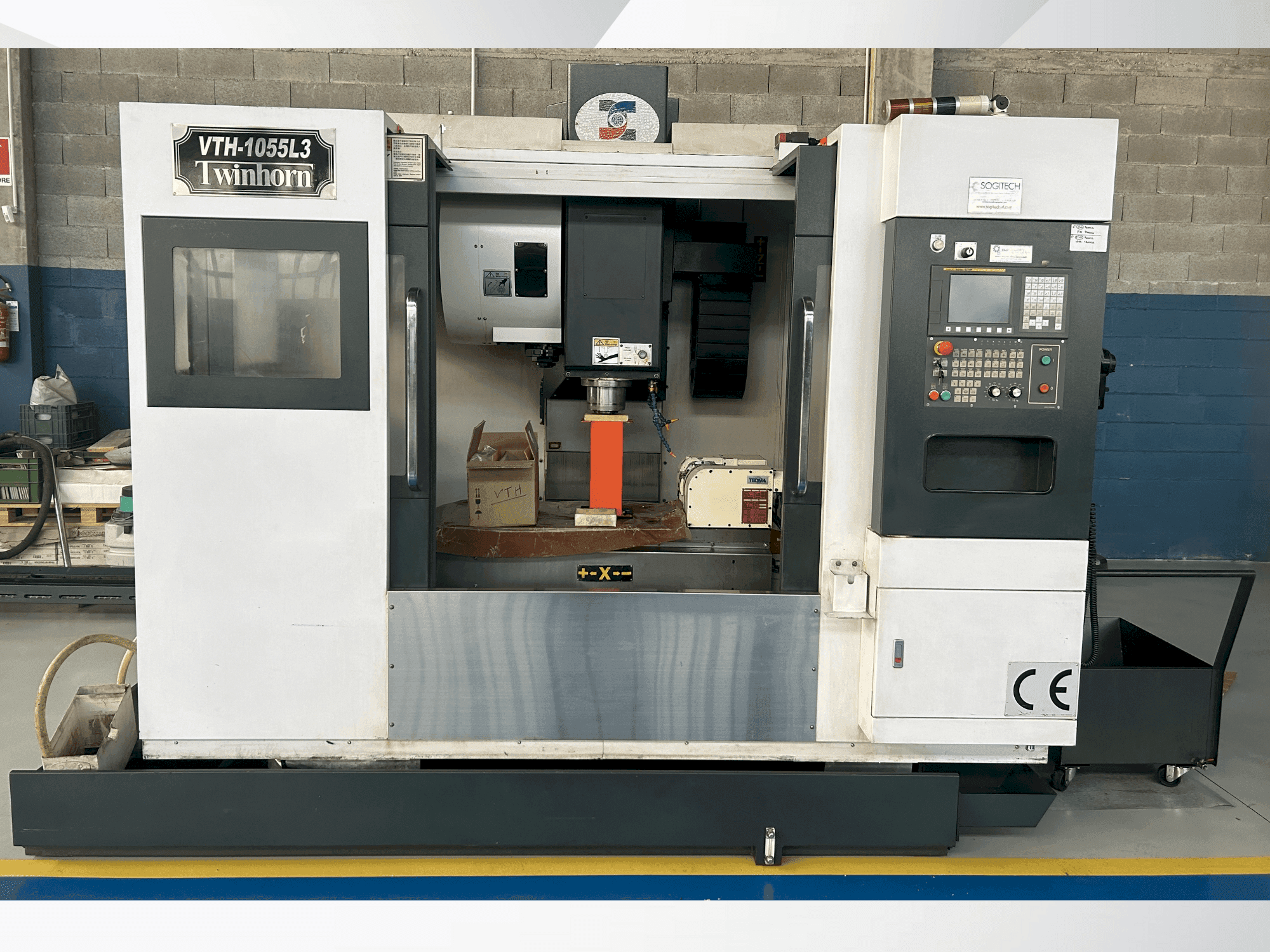 Prikaz stroja Twinhorn VTH-1055L3 sprijeda