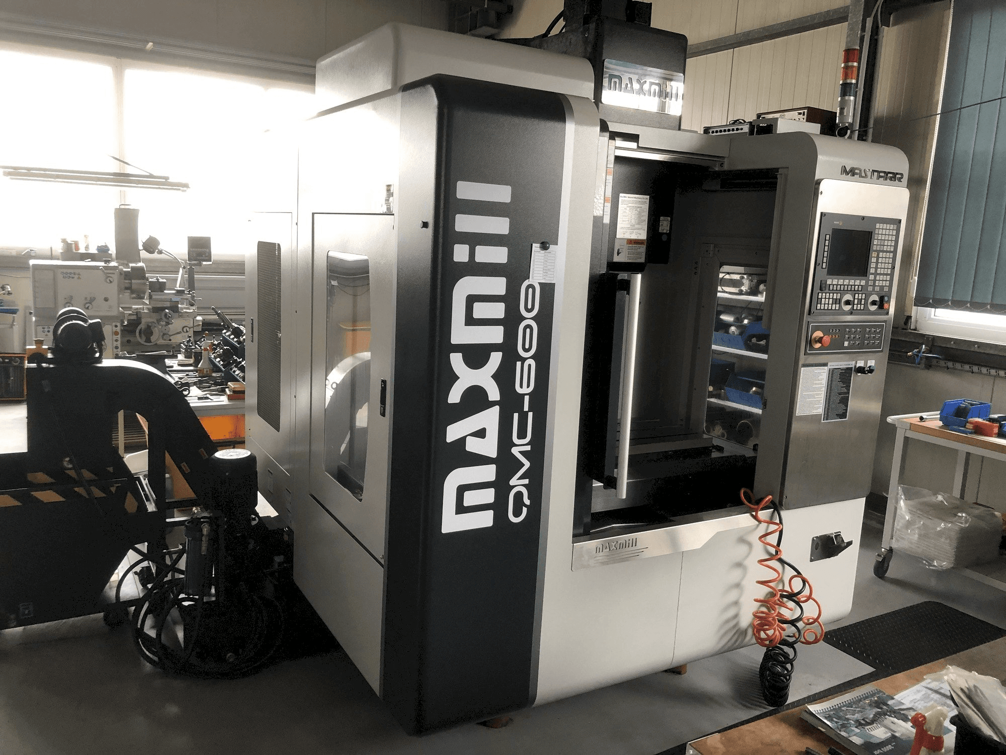 Prikaz stroja MAXMILL QMC-600 sprijeda