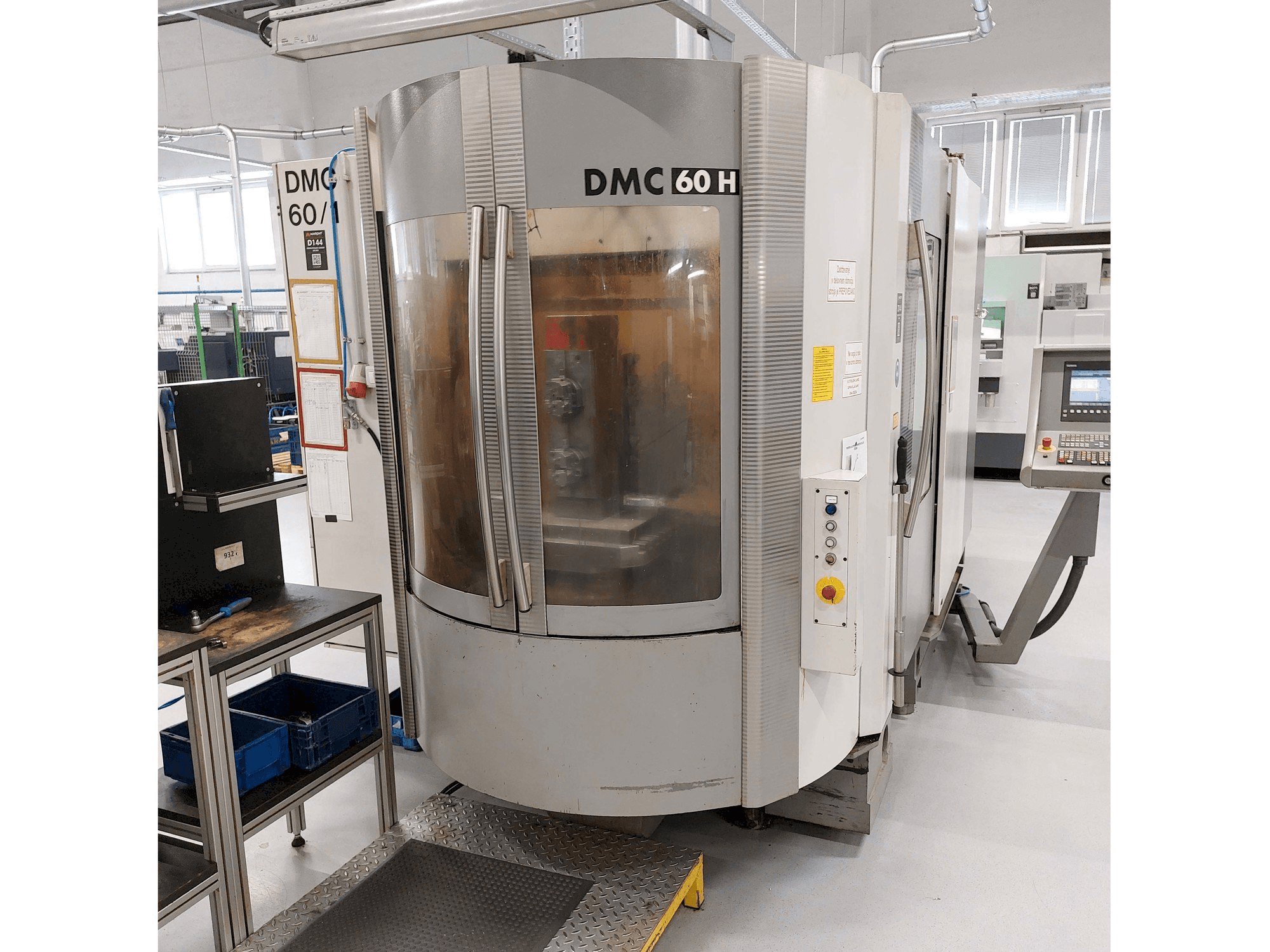 Prikaz stroja DECKEL MAHO DMC 60H sprijeda