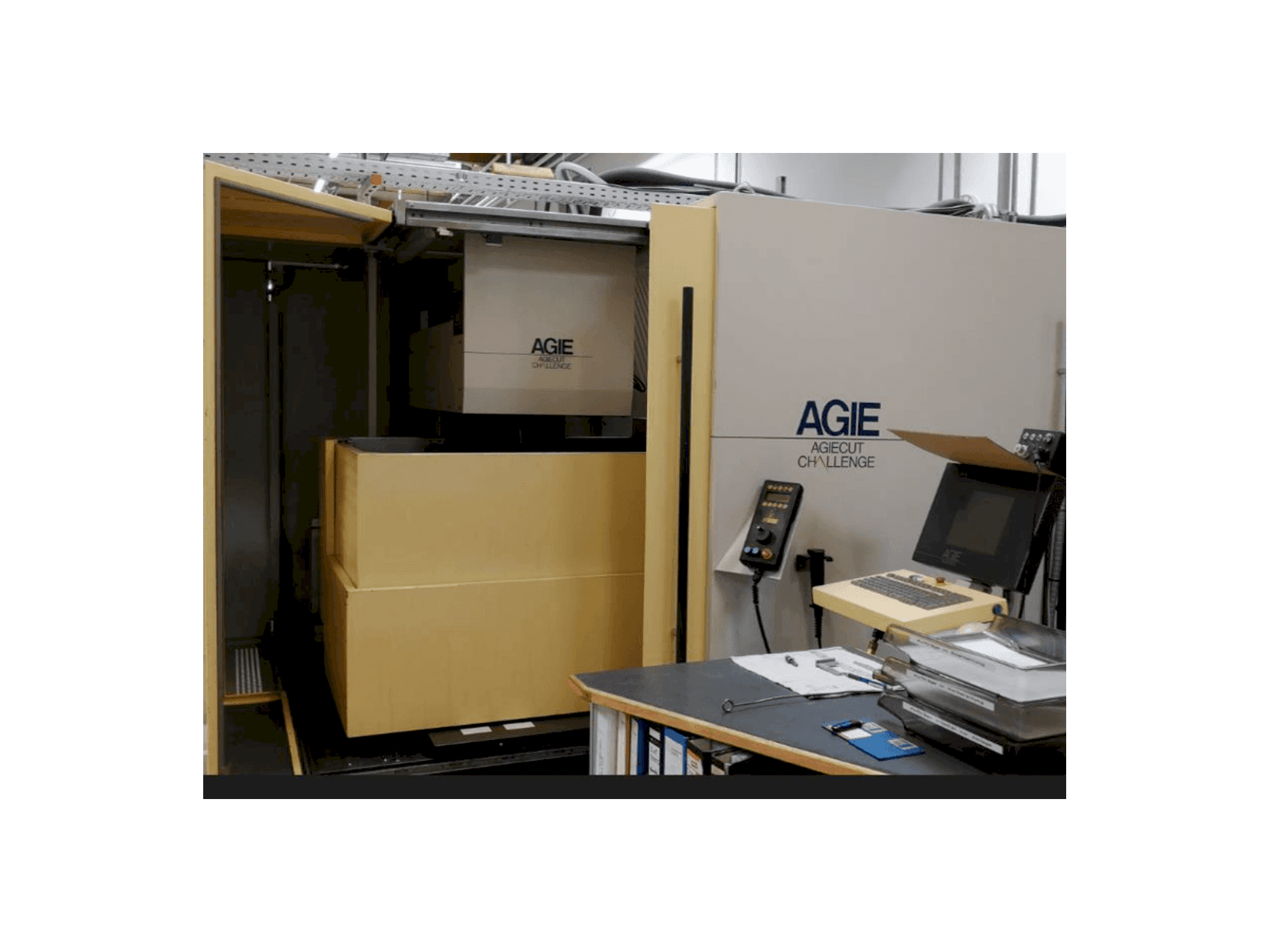 Prikaz stroja AGIE AGIECUT CHALLENGE 3 sprijeda