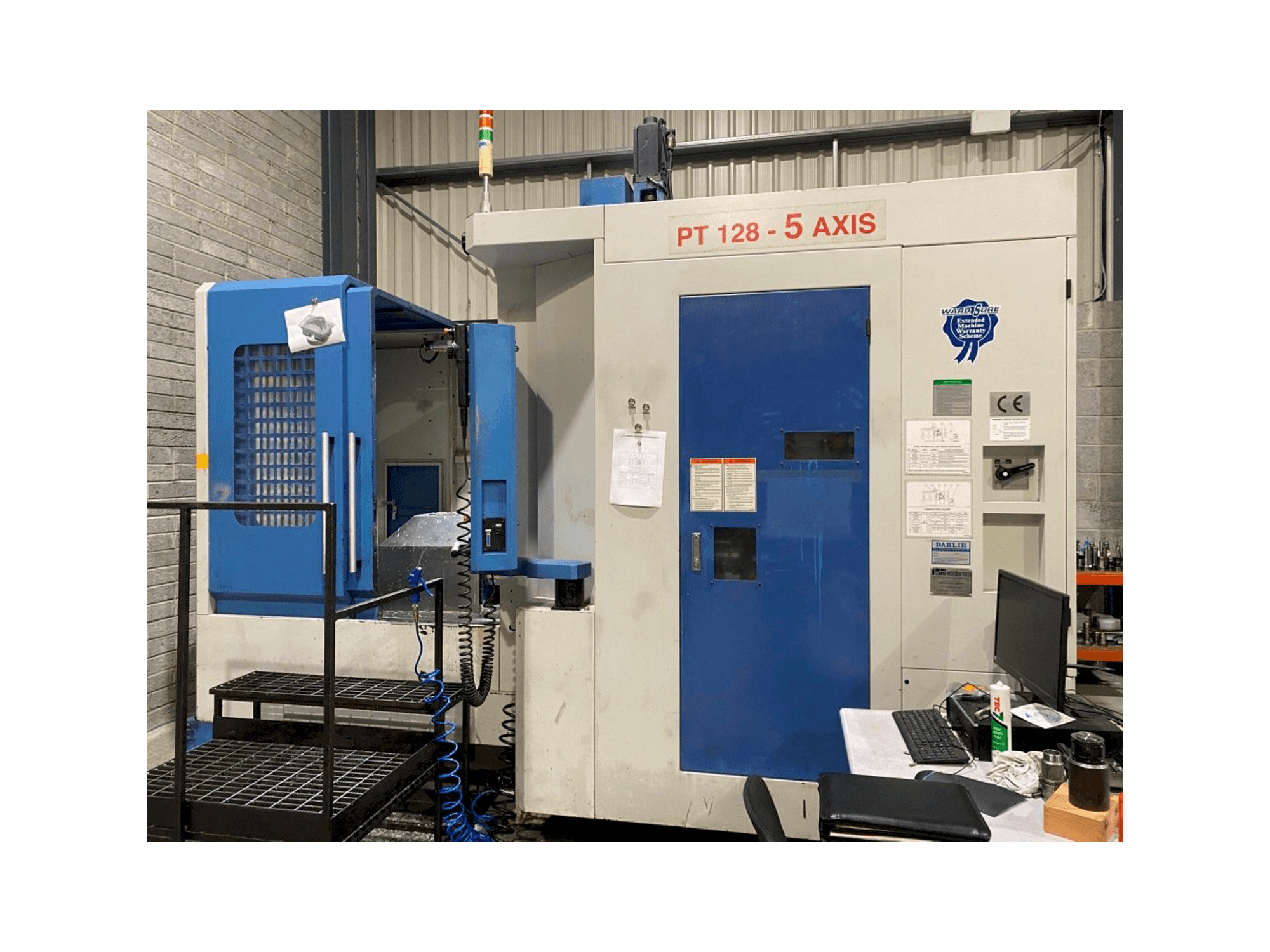 Prikaz stroja DAH LIH PT128 sprijeda