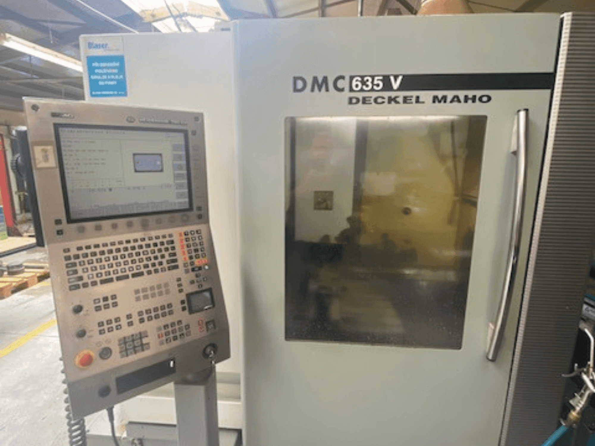 Prikaz stroja DMG DECKEL MAHO DMC 635V sprijeda