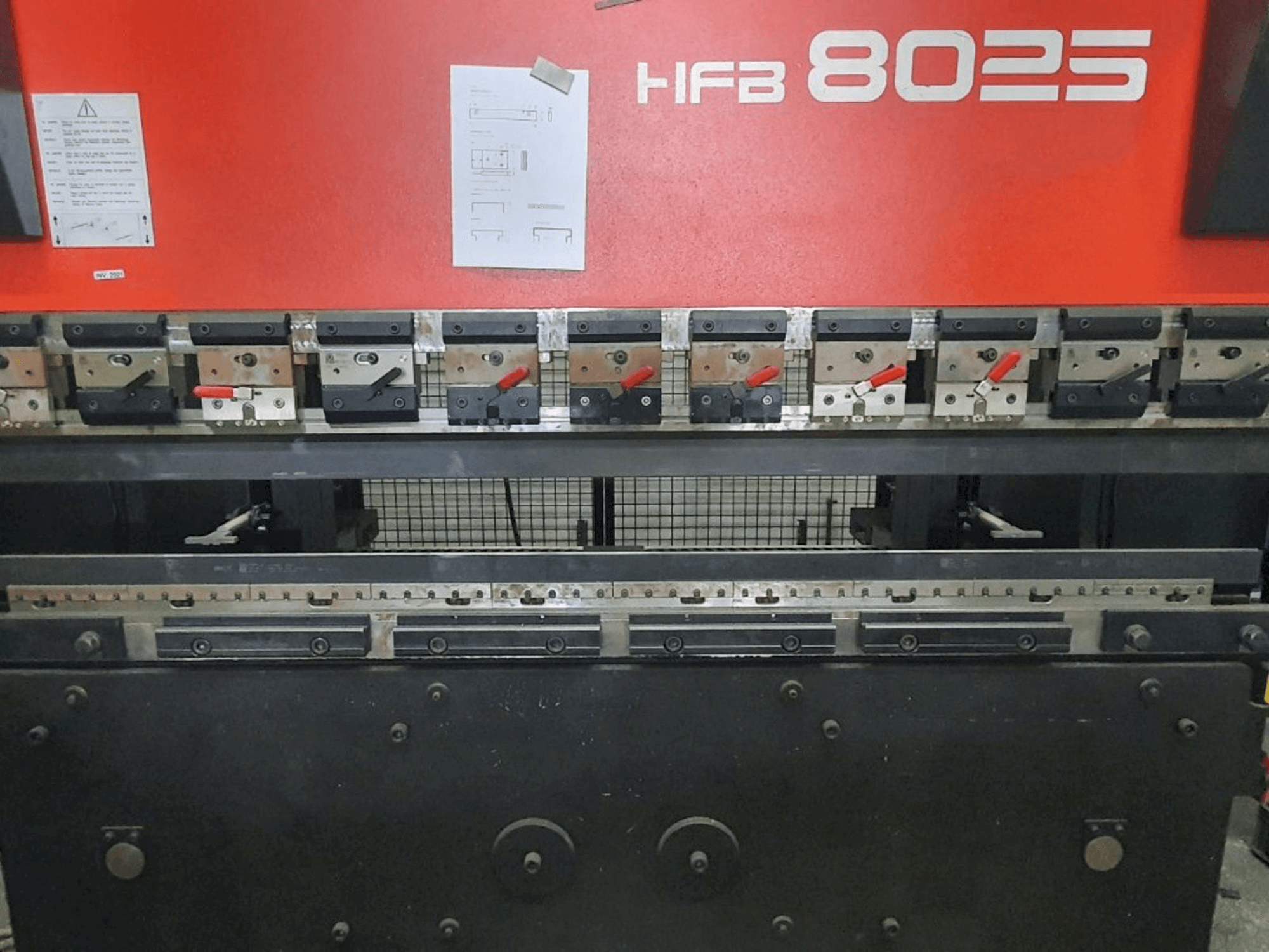 Prikaz stroja AMADA HFBO 80-25 sprijeda