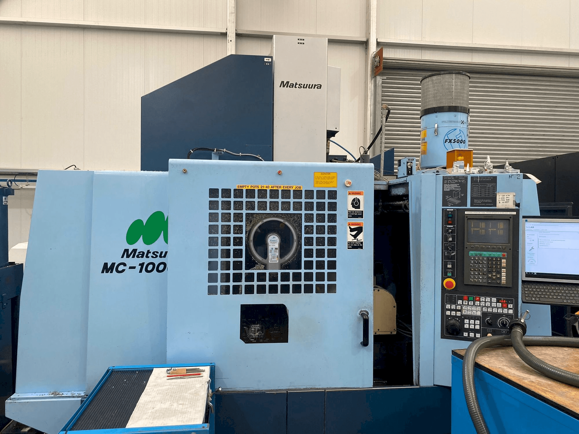 Prikaz stroja Matsuura MC-1000 VGX sprijeda