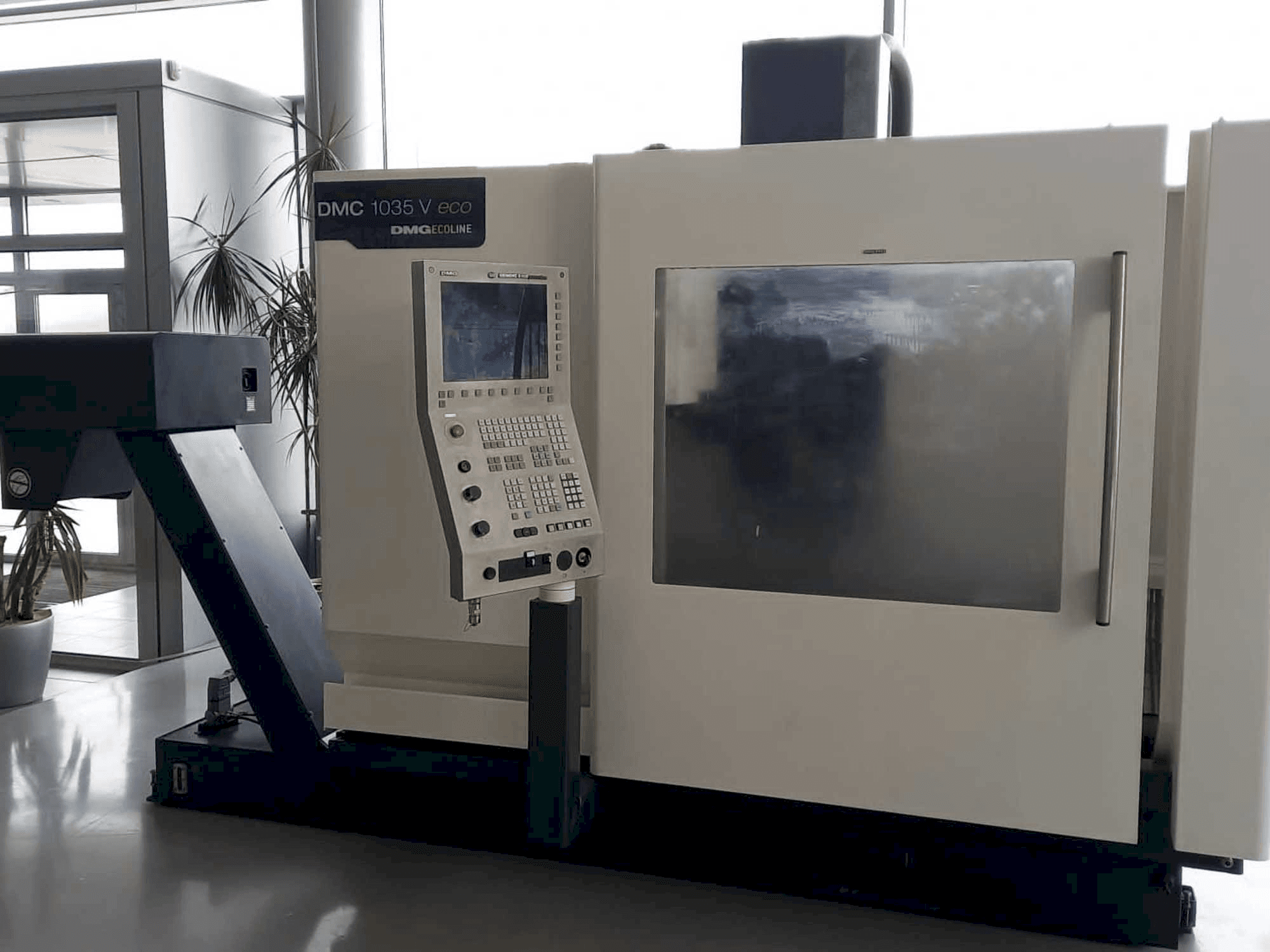 Prikaz stroja DMG DMC 1035 V eco sprijeda