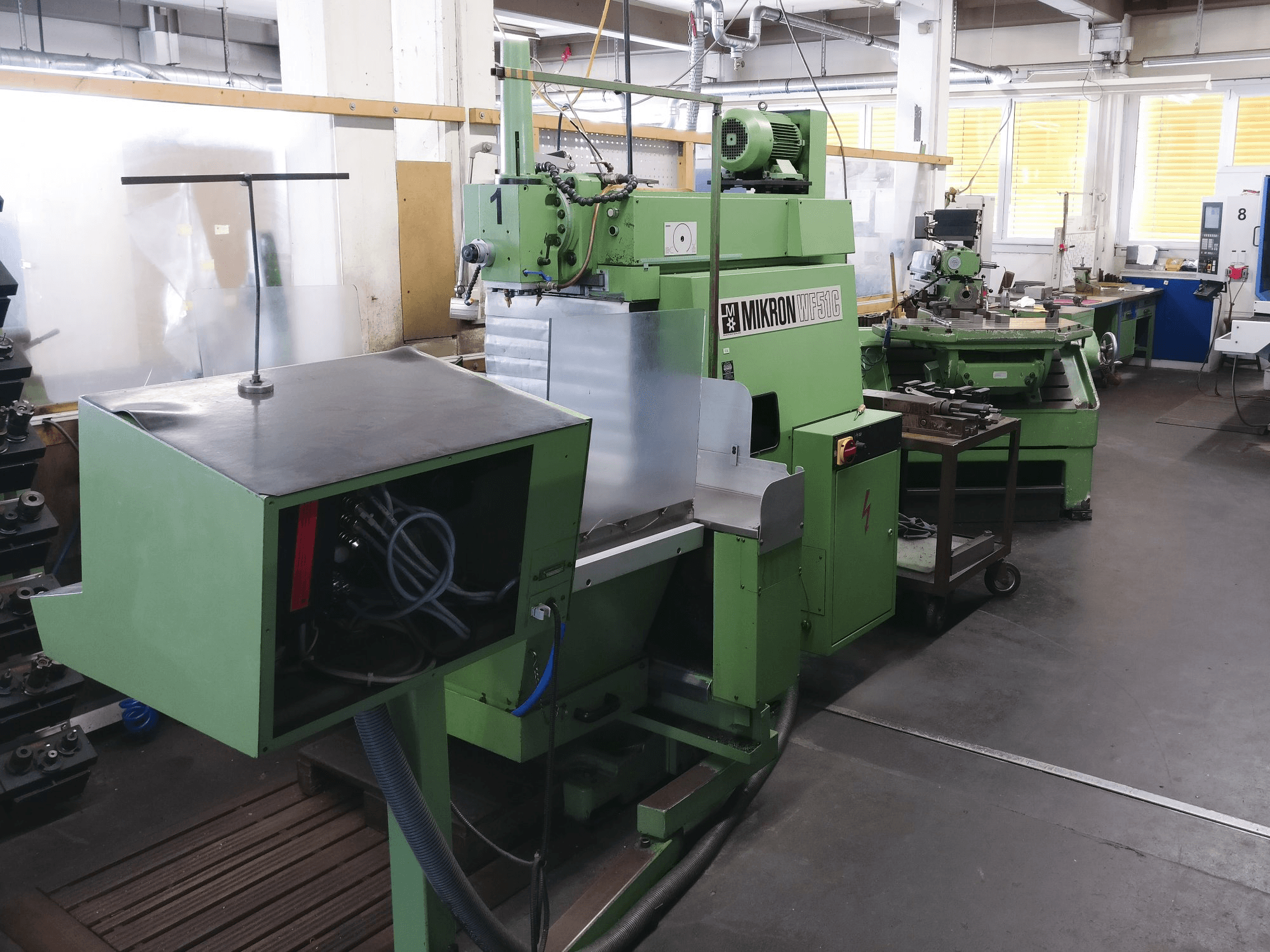 Prikaz 1 stroja Mikron WF 51C/150 slijeva