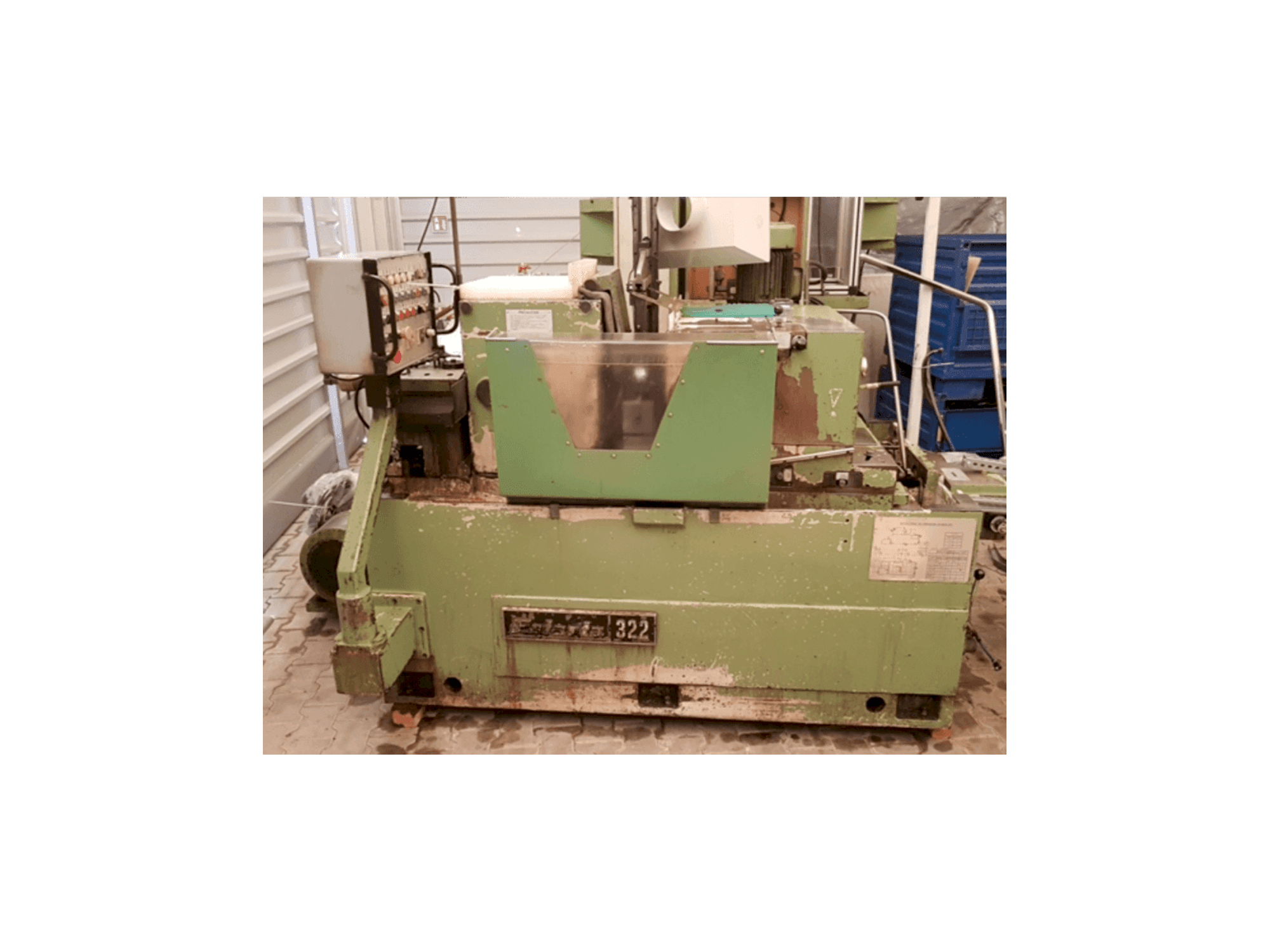 Prikaz stroja Estarta 322 sprijeda