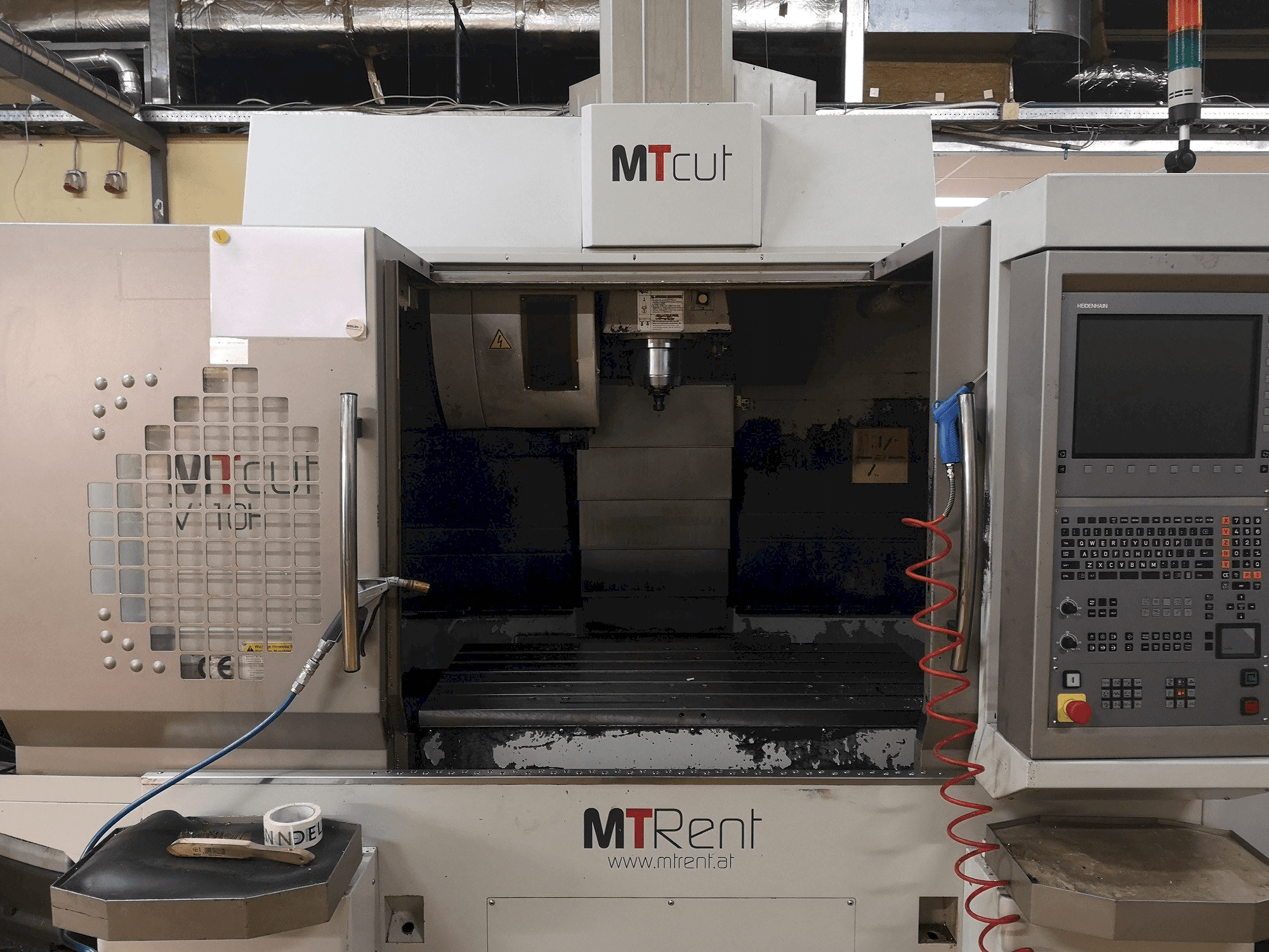 Prikaz stroja MT Cut V110H sprijeda