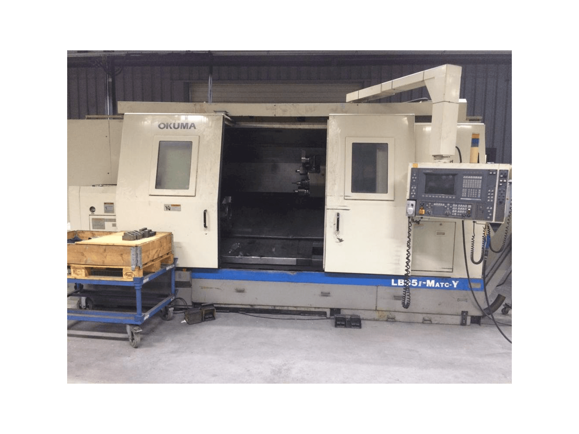 Prikaz stroja Okuma LB35 II sprijeda