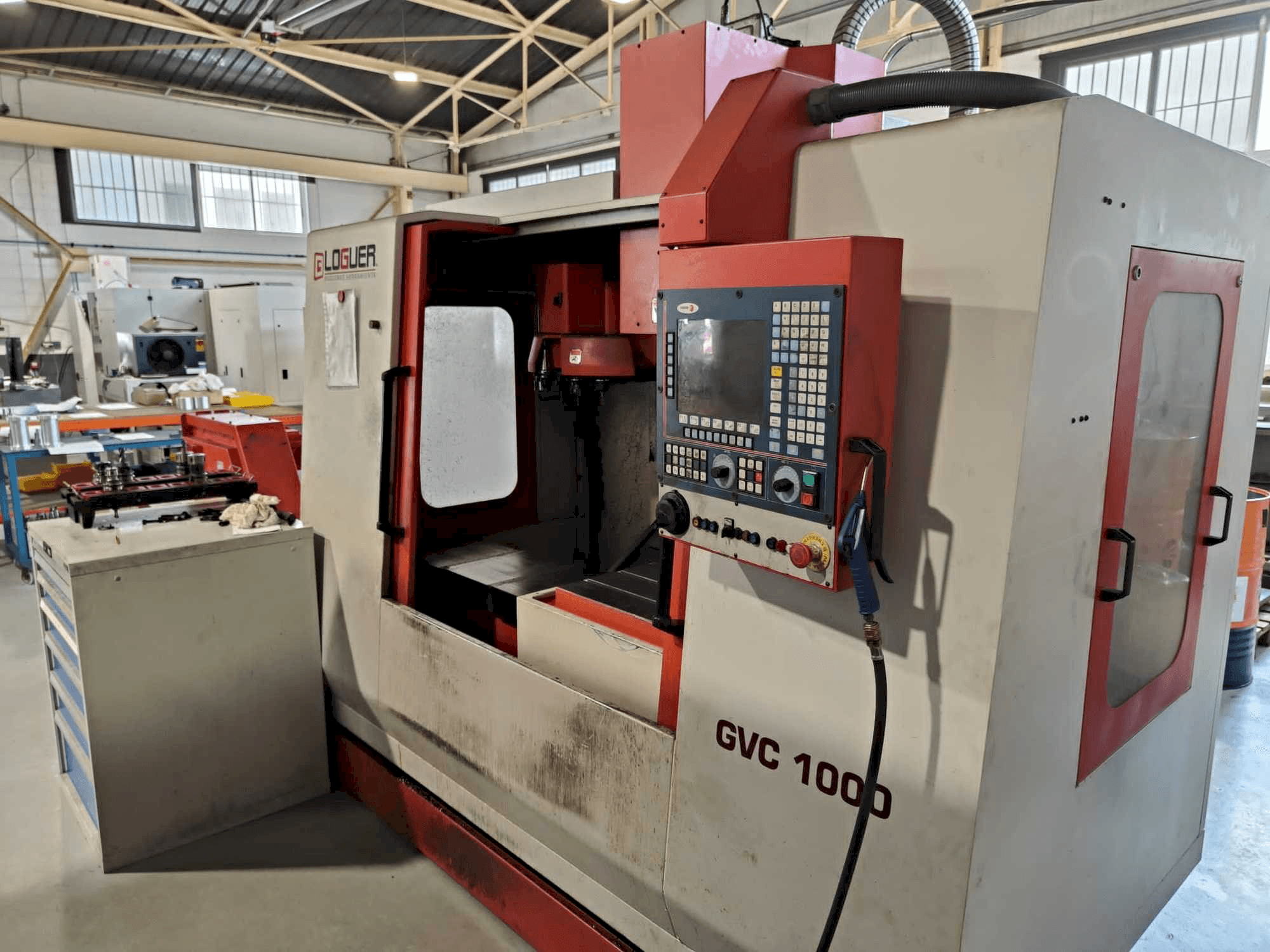 Prikaz stroja LAGUN GVC 1000 sprijeda