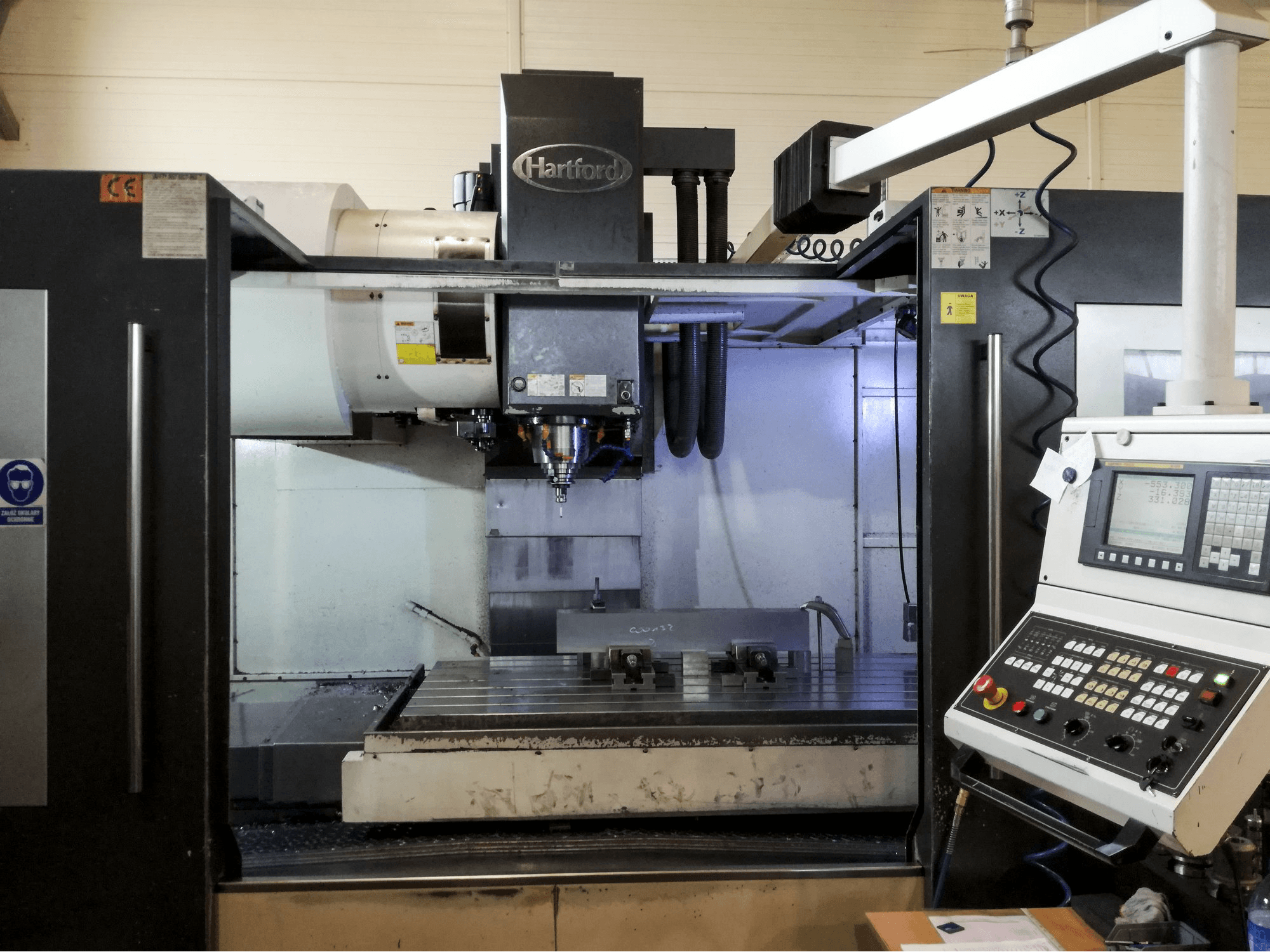 Prikaz stroja Hartford HCMC-18 sprijeda