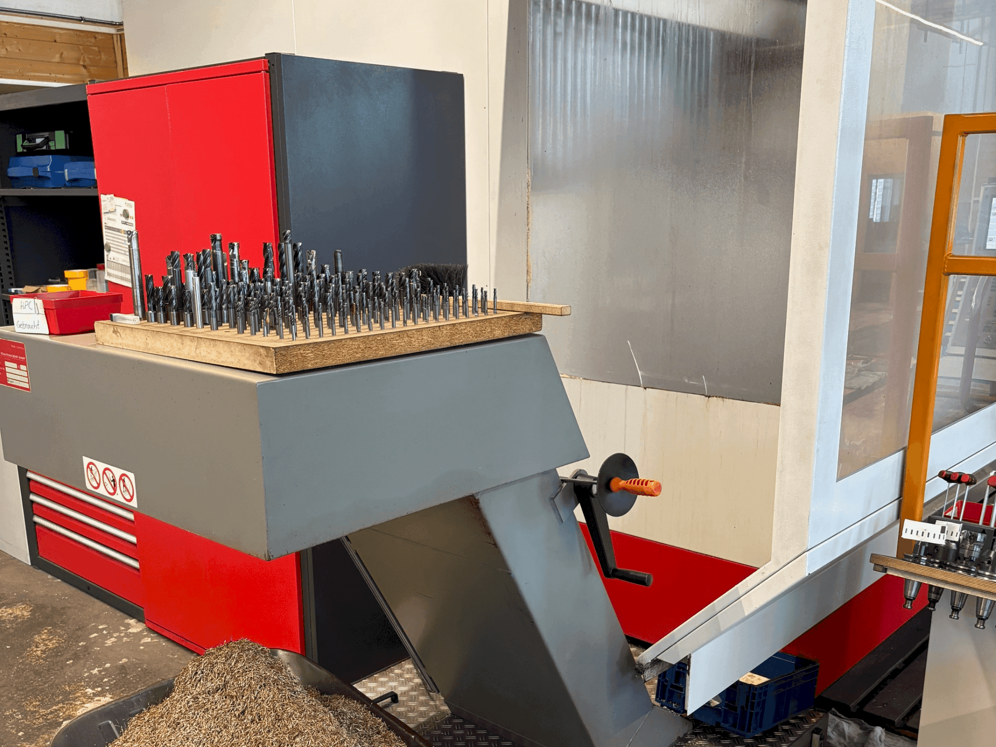 Prikaz stroja HERMLE U1130 sprijeda