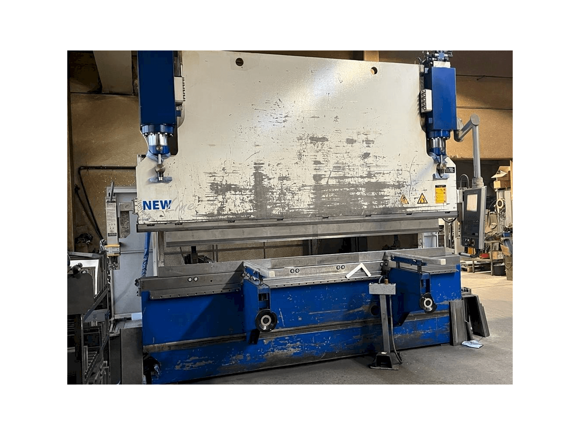 Prikaz stroja GWF MENGELE HB 175-30/35 sprijeda