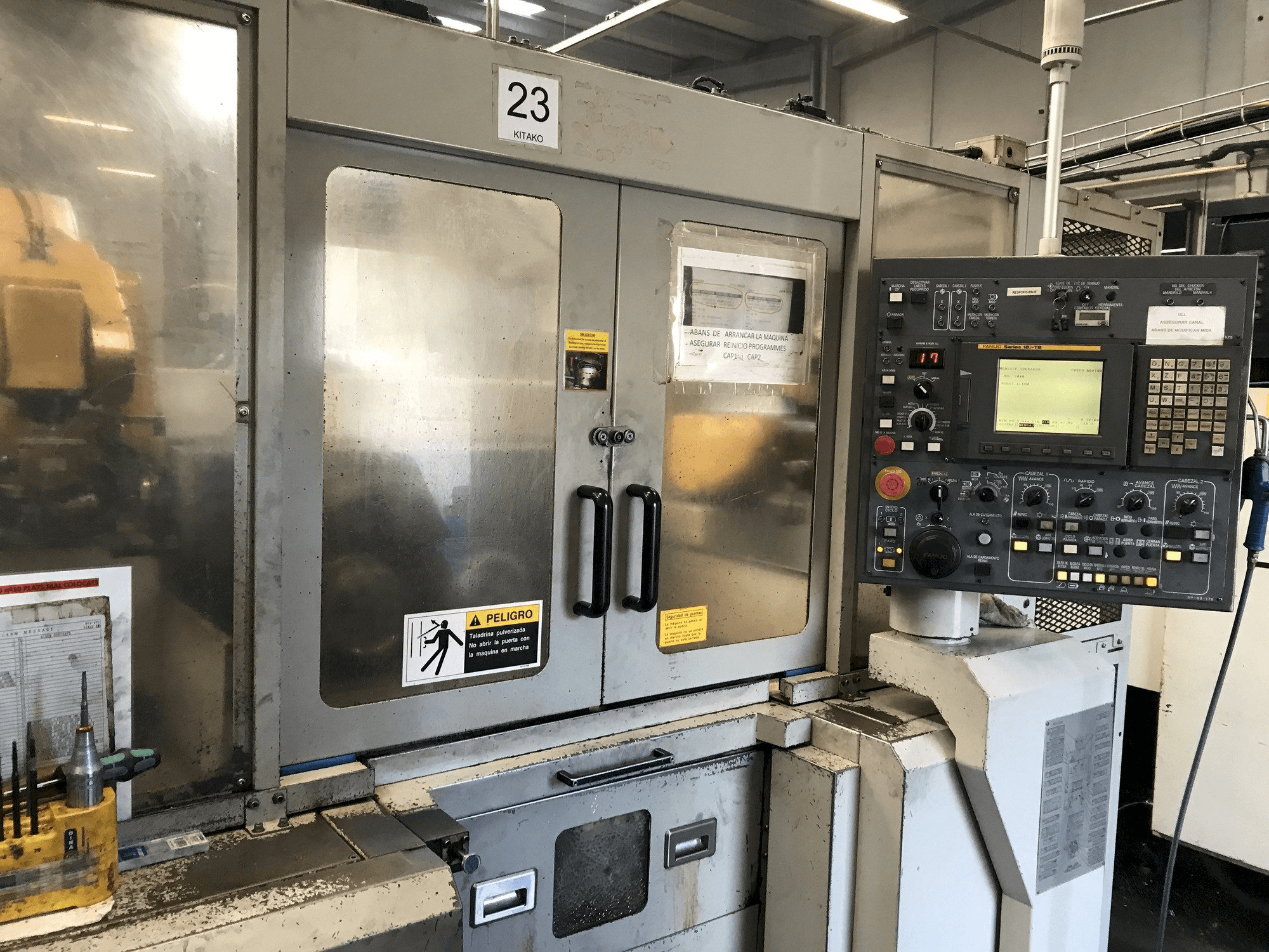 Prikaz stroja KITAKO MT4-200 sprijeda