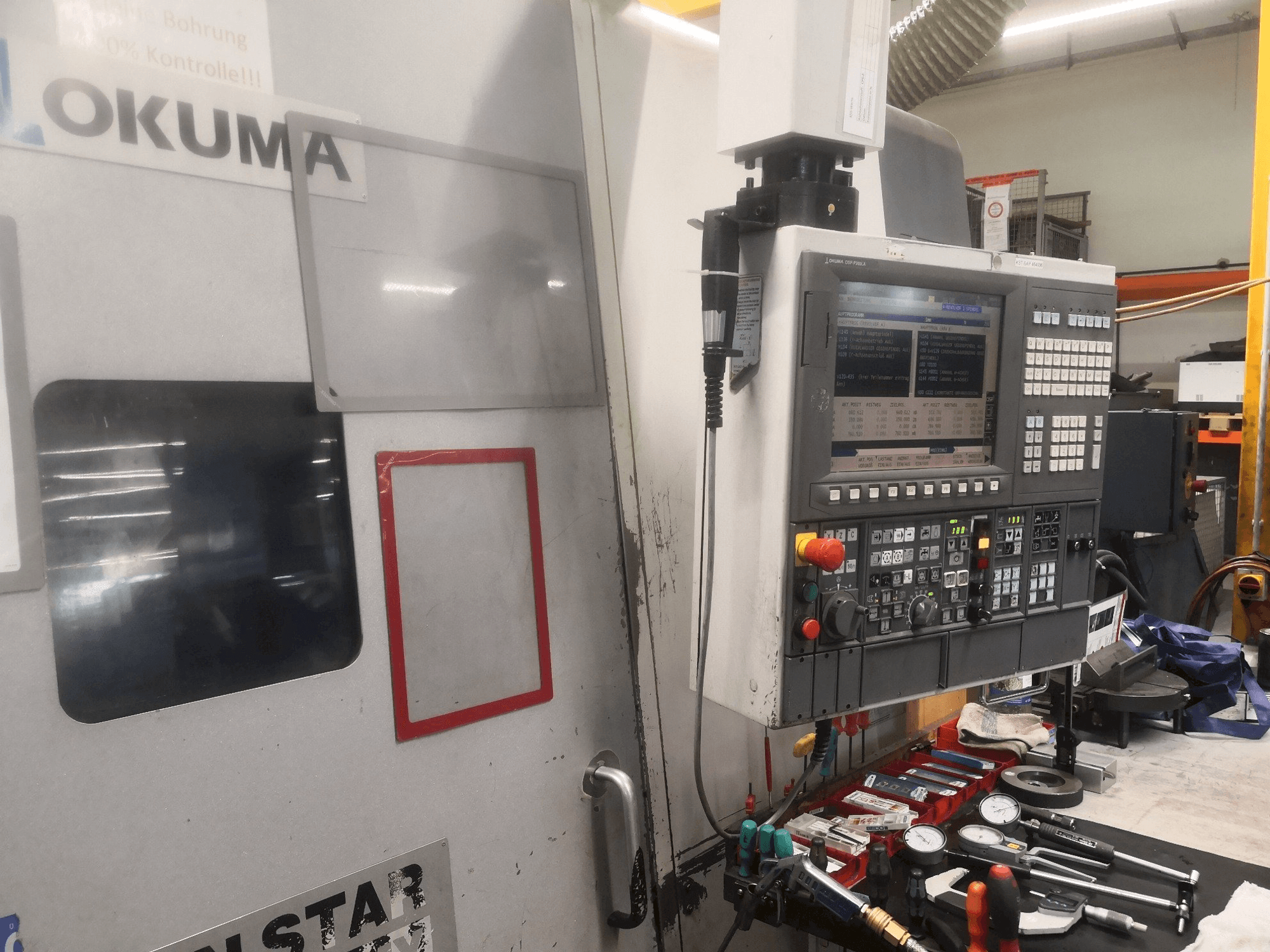 Prikaz stroja Okuma LT 300 MY sprijeda