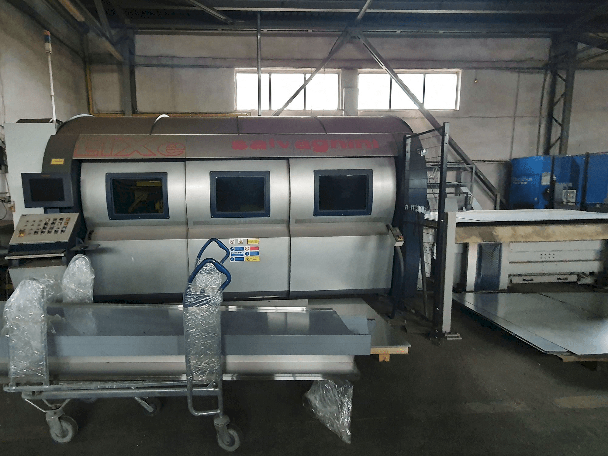 Prikaz stroja Salvagnini L1X sprijeda