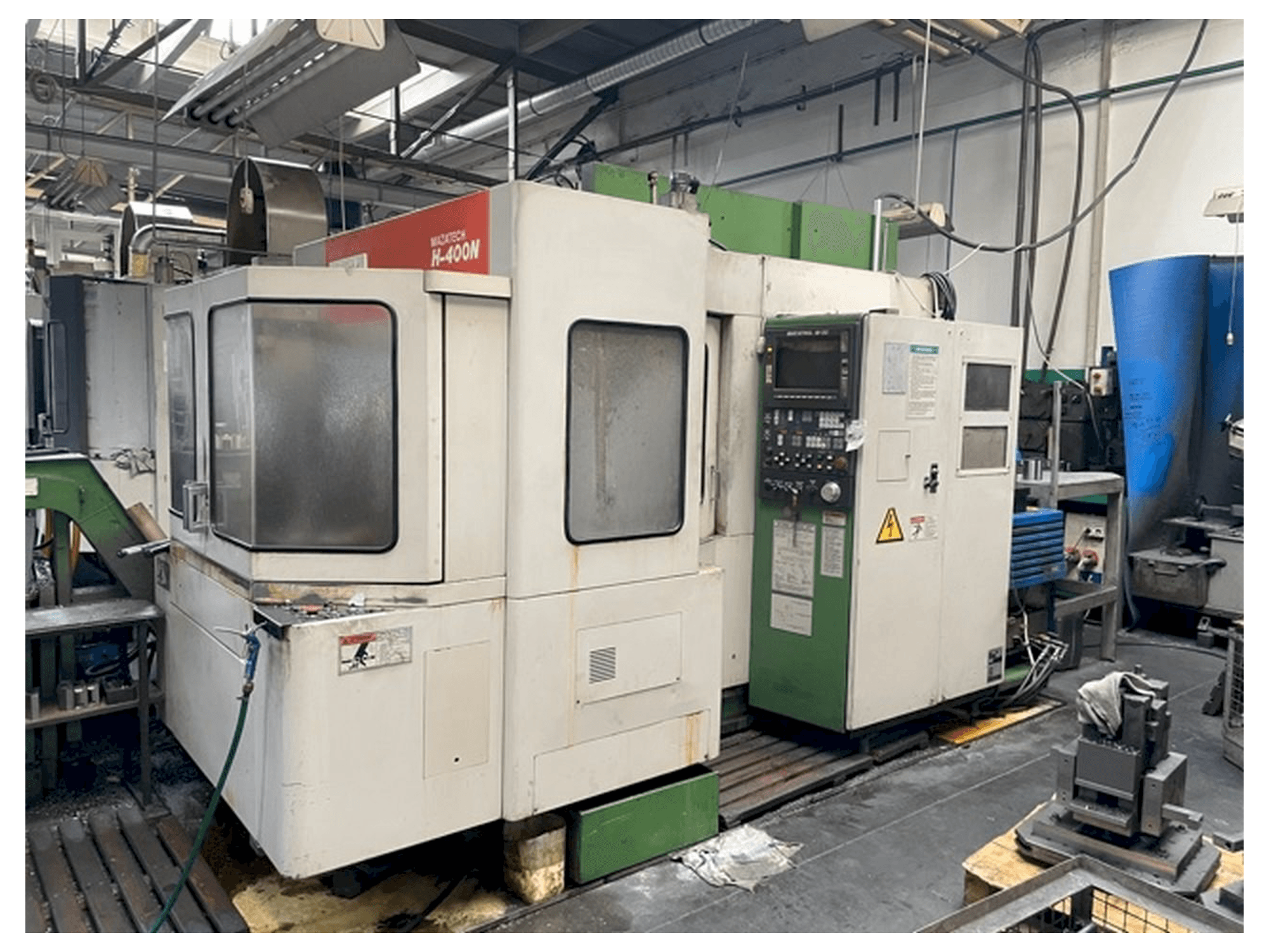 Prikaz stroja Mazak H-400N sprijeda