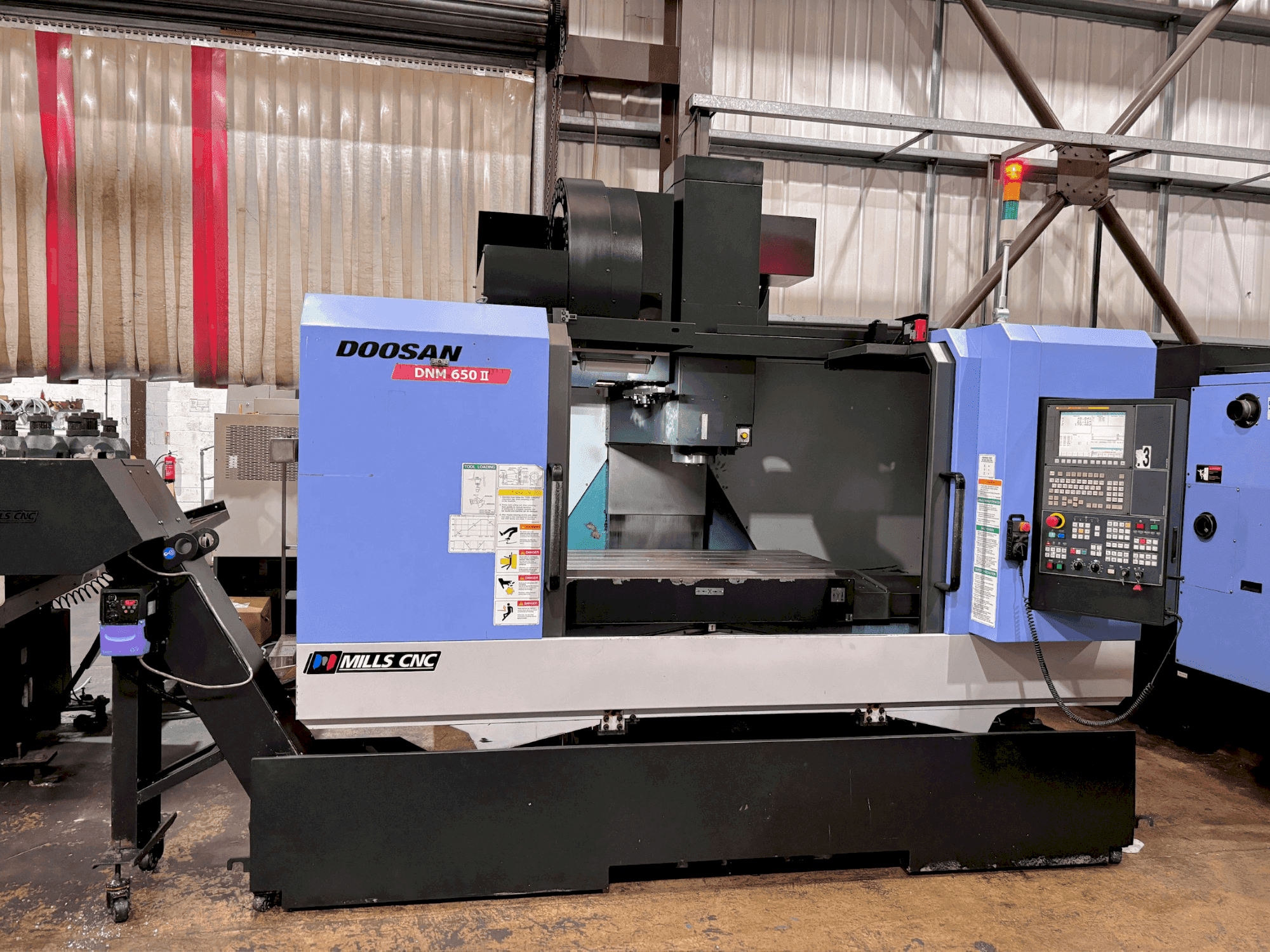 Prikaz stroja DOOSAN DNM 650 II sprijeda