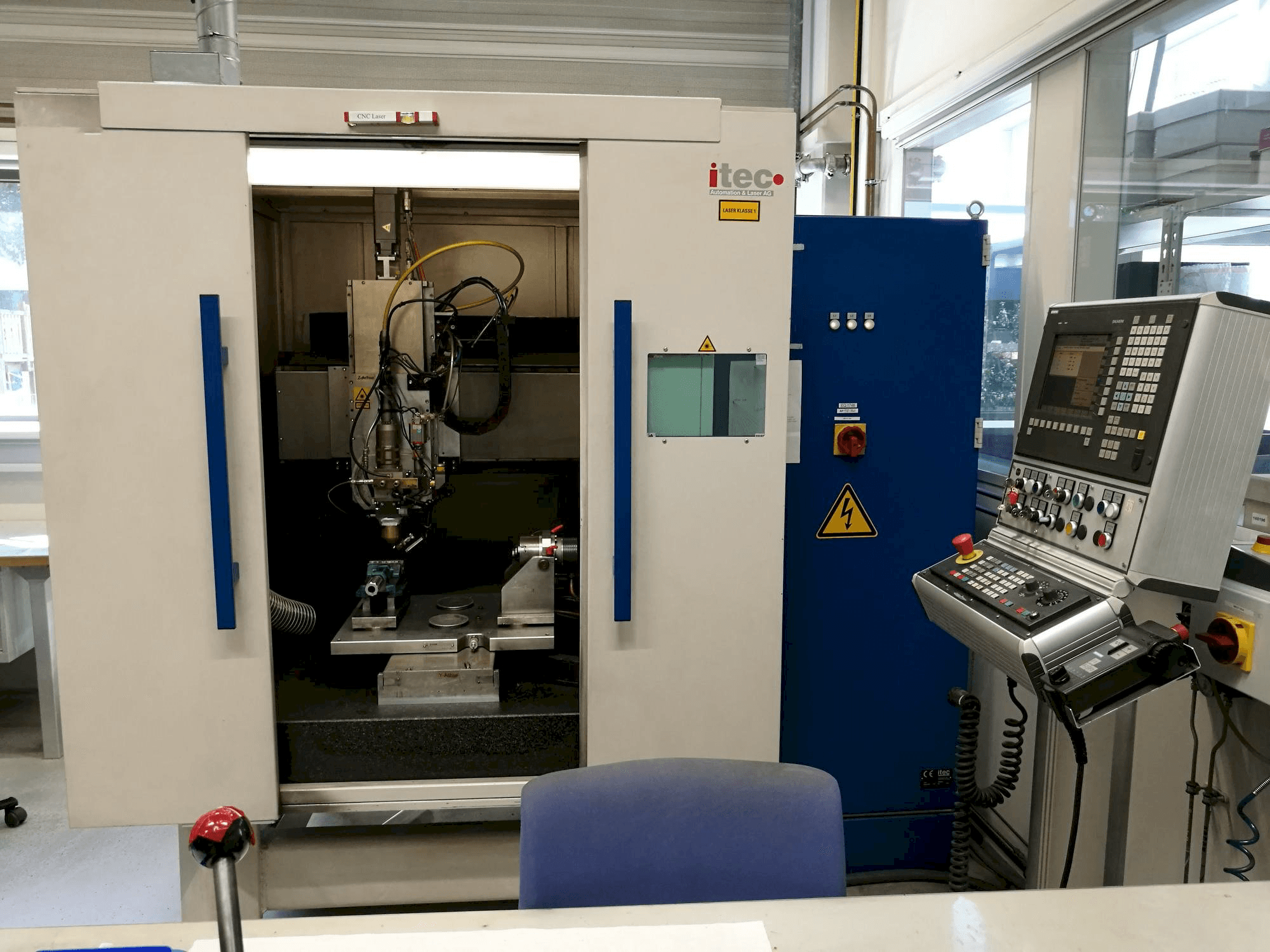 Prikaz stroja ITEC vmaxS sprijeda