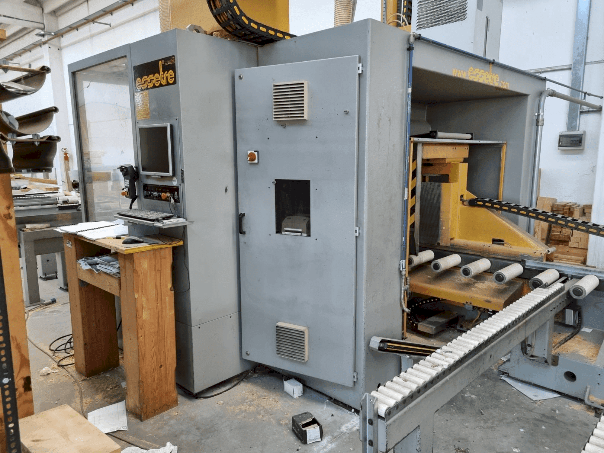 Prikaz stroja ESSETRE TECHNO sprijeda