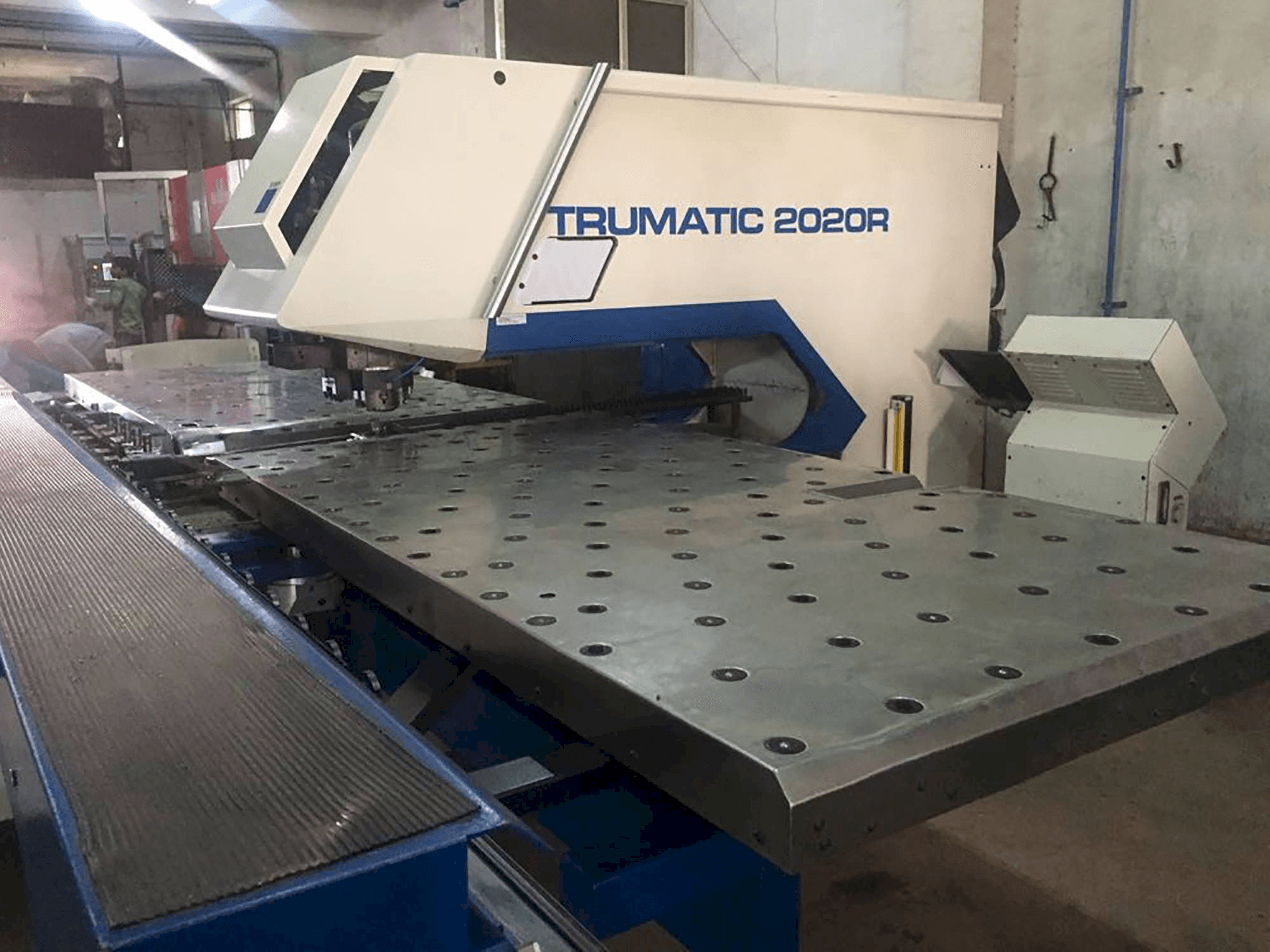 Prikaz stroja Trumpf Trumatic 2020R zdesna