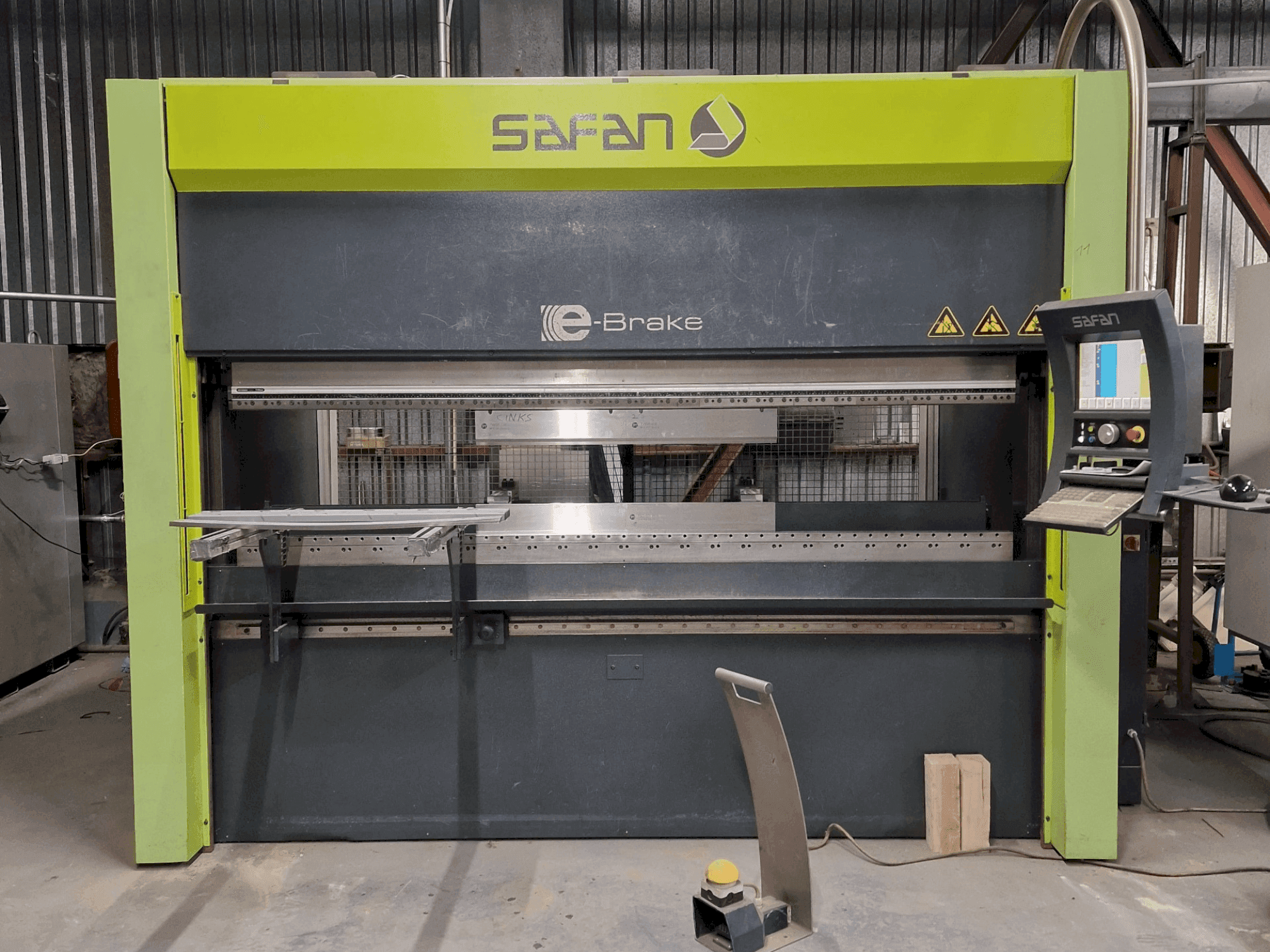 Prikaz stroja Safan E-Brake 80-2550-Ts3 Cnc sprijeda