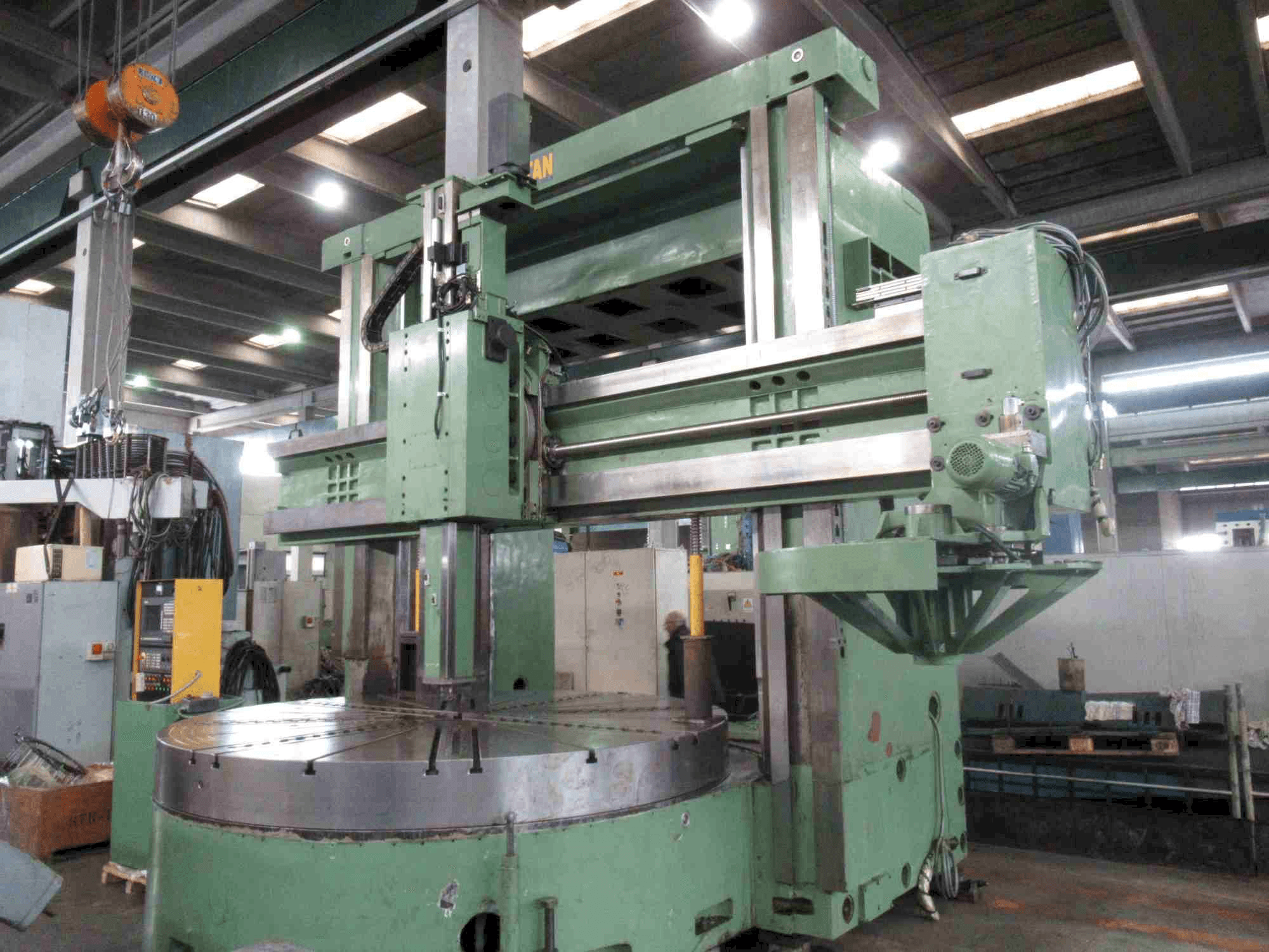 Prikaz stroja Titan SC 33 CNC sprijeda