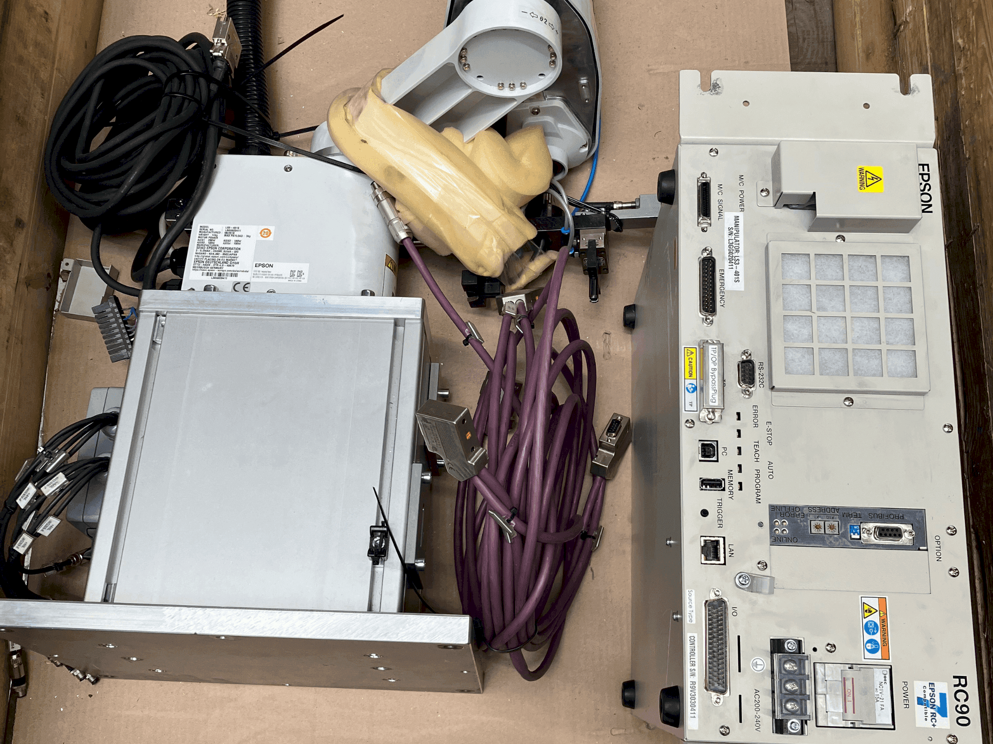 Prikaz stroja EPSON LS6-602S sprijeda