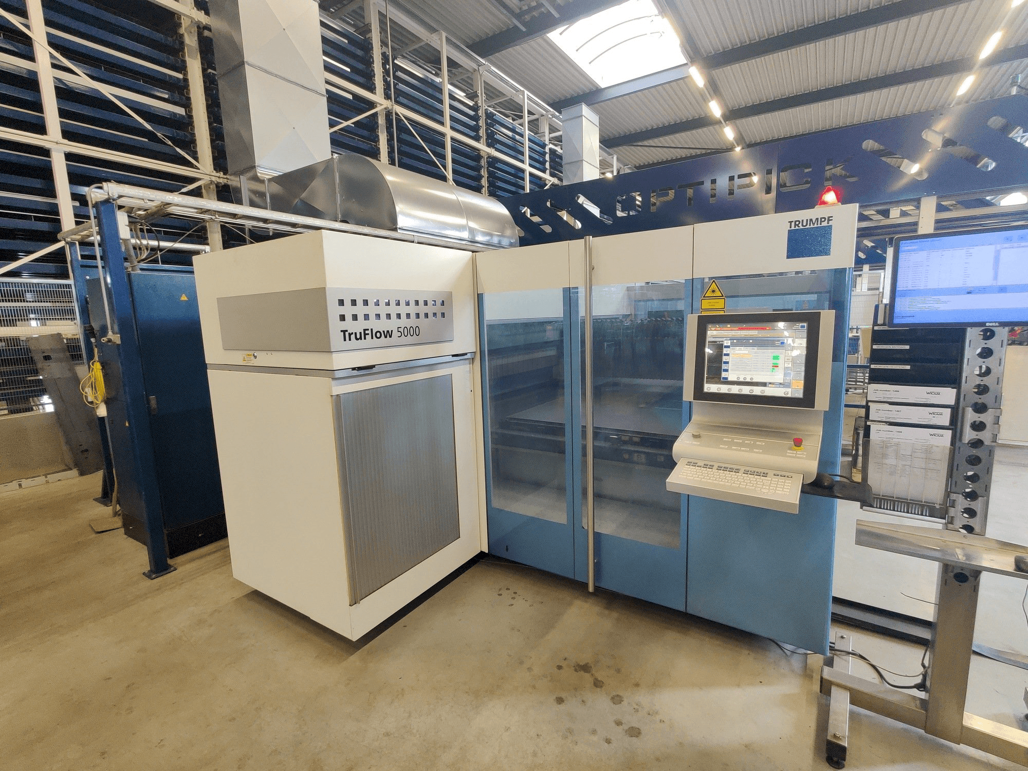 Prikaz stroja Trumpf TruLaser 3030 sprijeda