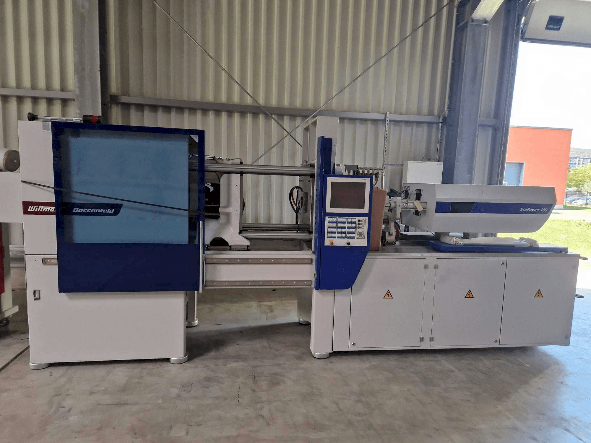 Prikaz stroja Battenfeld EcoPower180 sprijeda